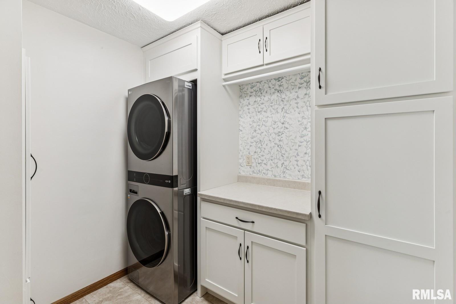 5039 Norwood Drive, Bettendorf, Iowa image 19
