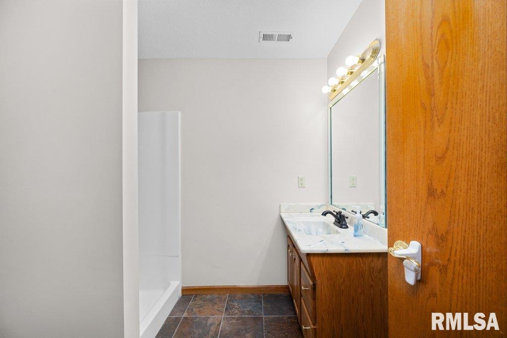 1459 Plum Tree Road, Bettendorf, Iowa image 39