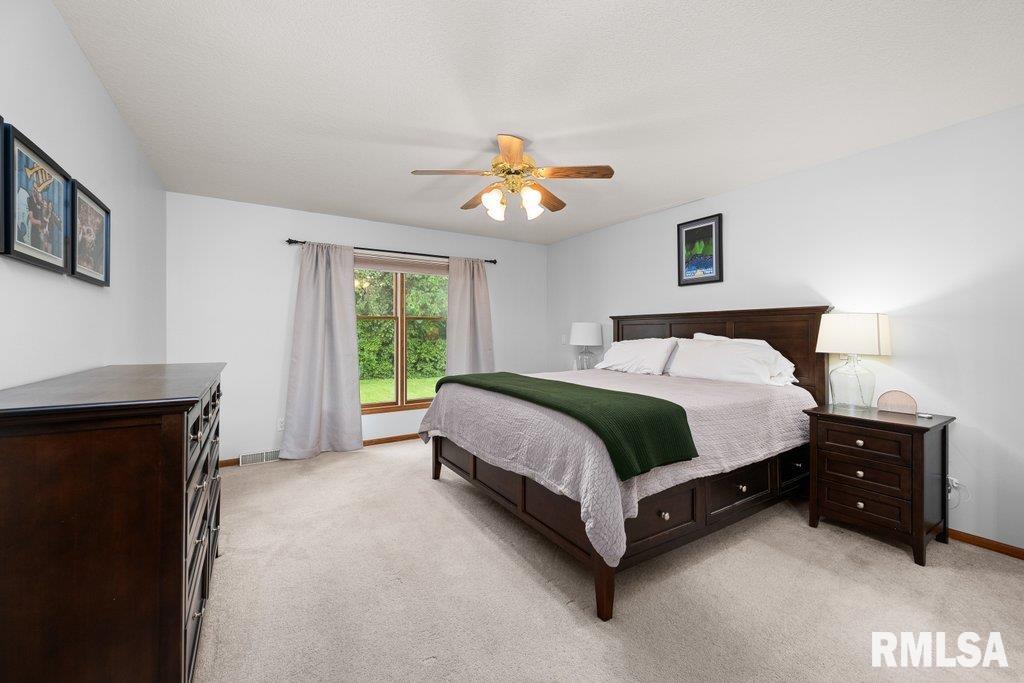 1459 Plum Tree Road, Bettendorf, Iowa image 16