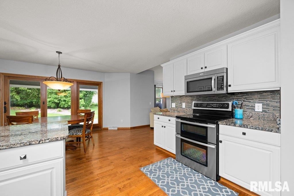1459 Plum Tree Road, Bettendorf, Iowa image 13