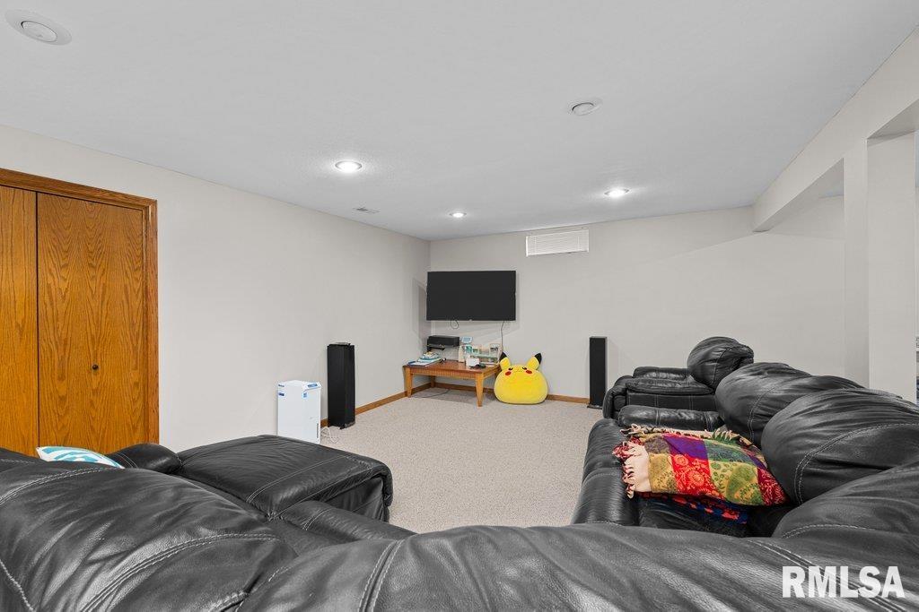 1459 Plum Tree Road, Bettendorf, Iowa image 35