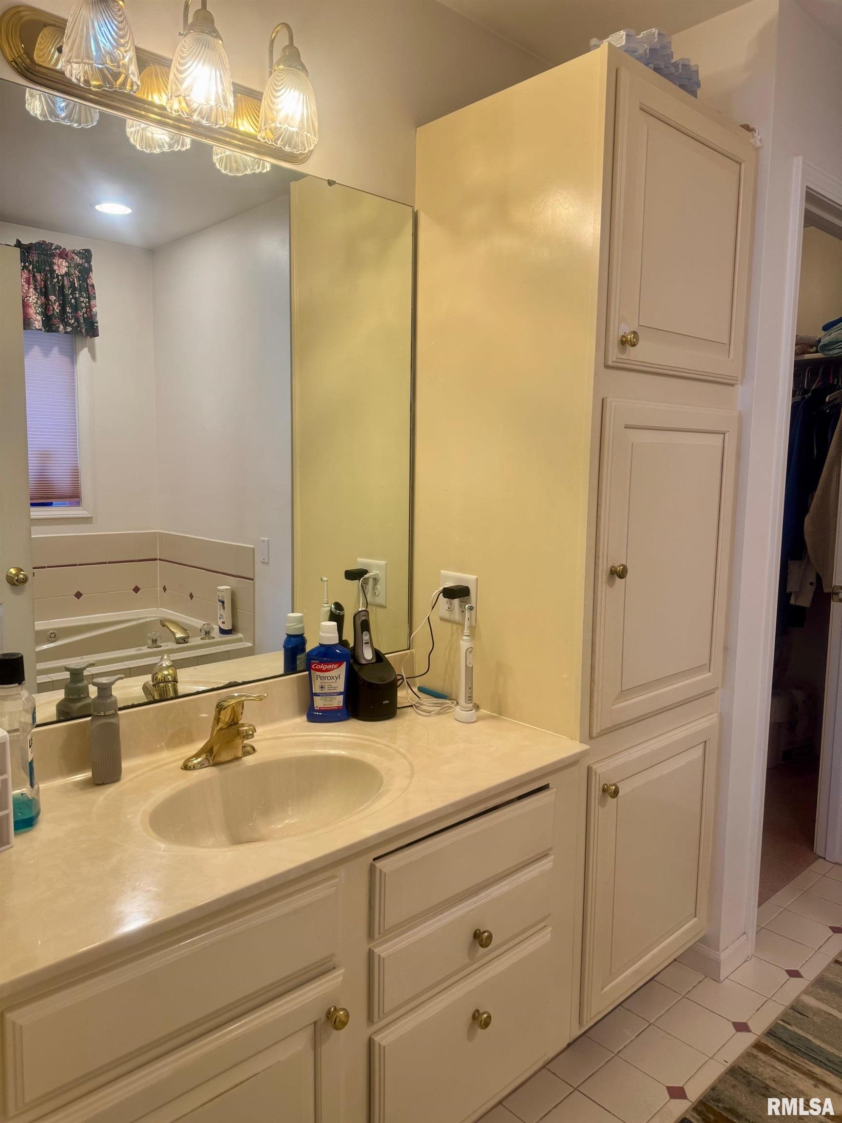 5322 Glencrie Drive, Quincy, Illinois image 8