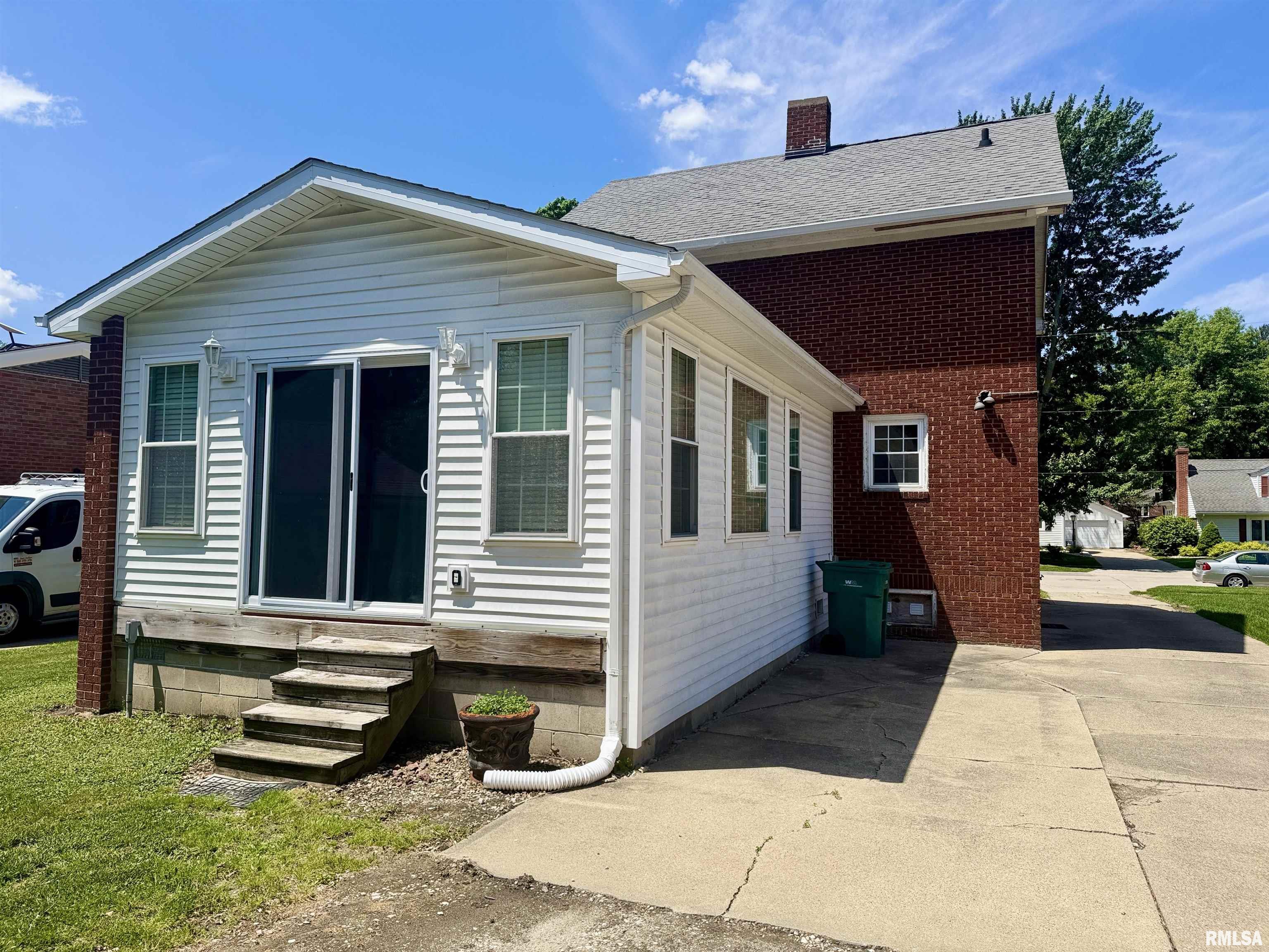 1595 N Kellogg Street, Galesburg, Illinois image 6