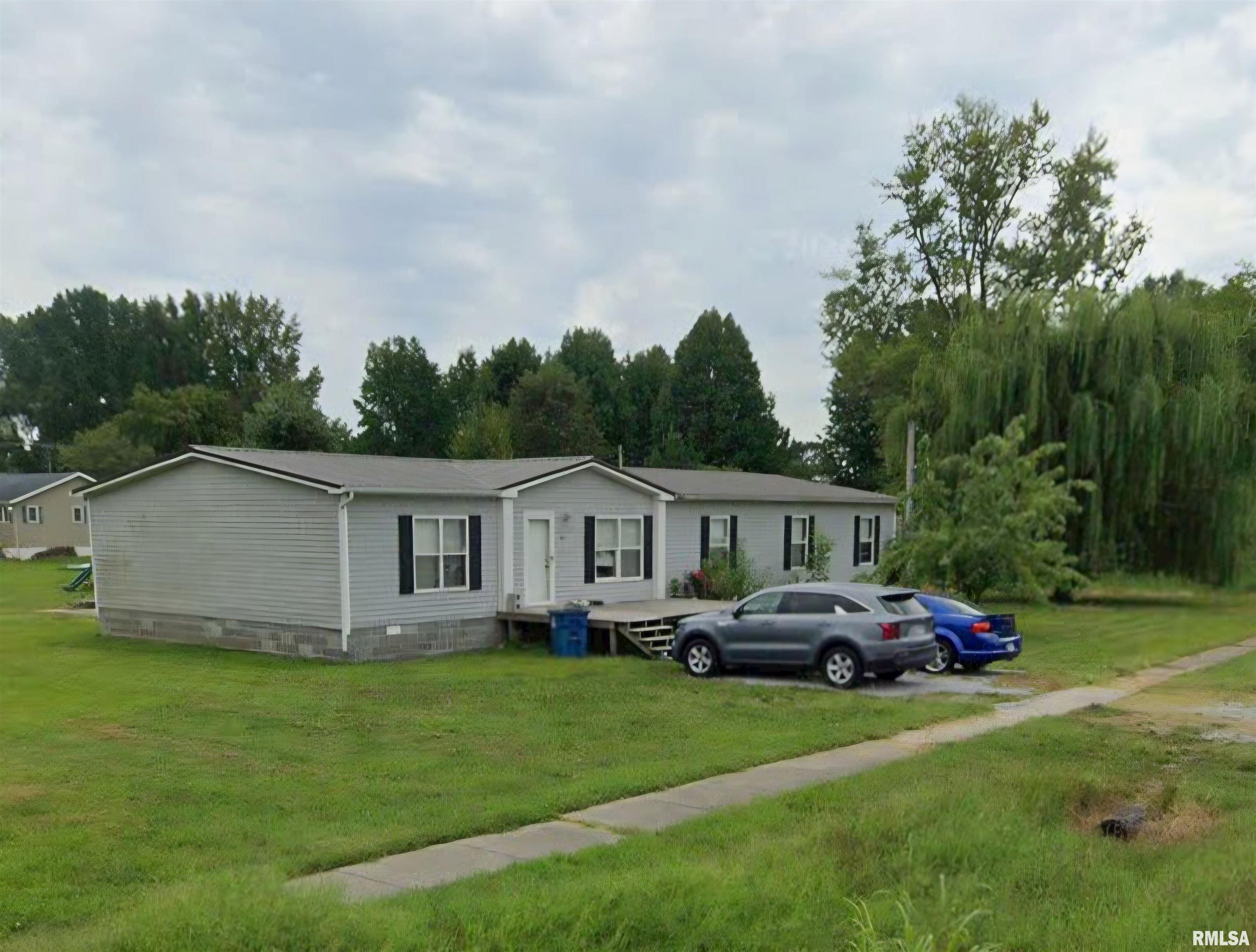 406 S Locust Street, Sesser, Illinois image 1