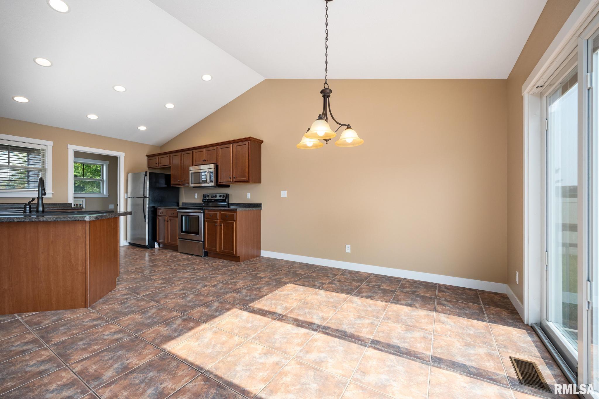 311 Stillwater Drive, Chillicothe, Illinois image 14