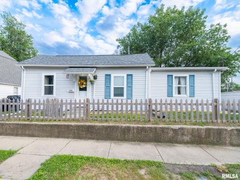 Homes For Sale - 1204 Ann Eliza Street<br/> Pekin, IL 61554