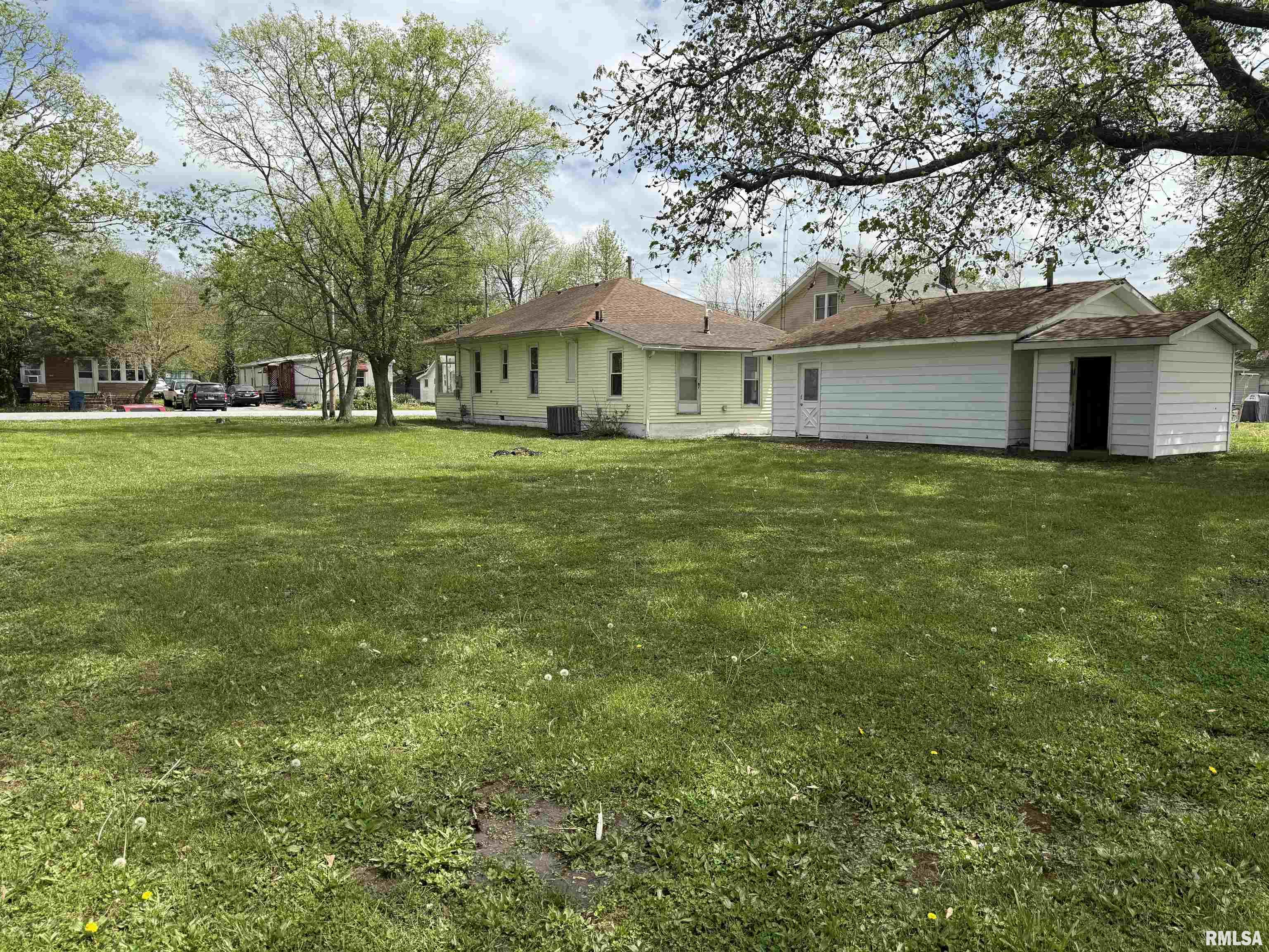 531 N Bush Avenue, Hurst, Illinois image 20