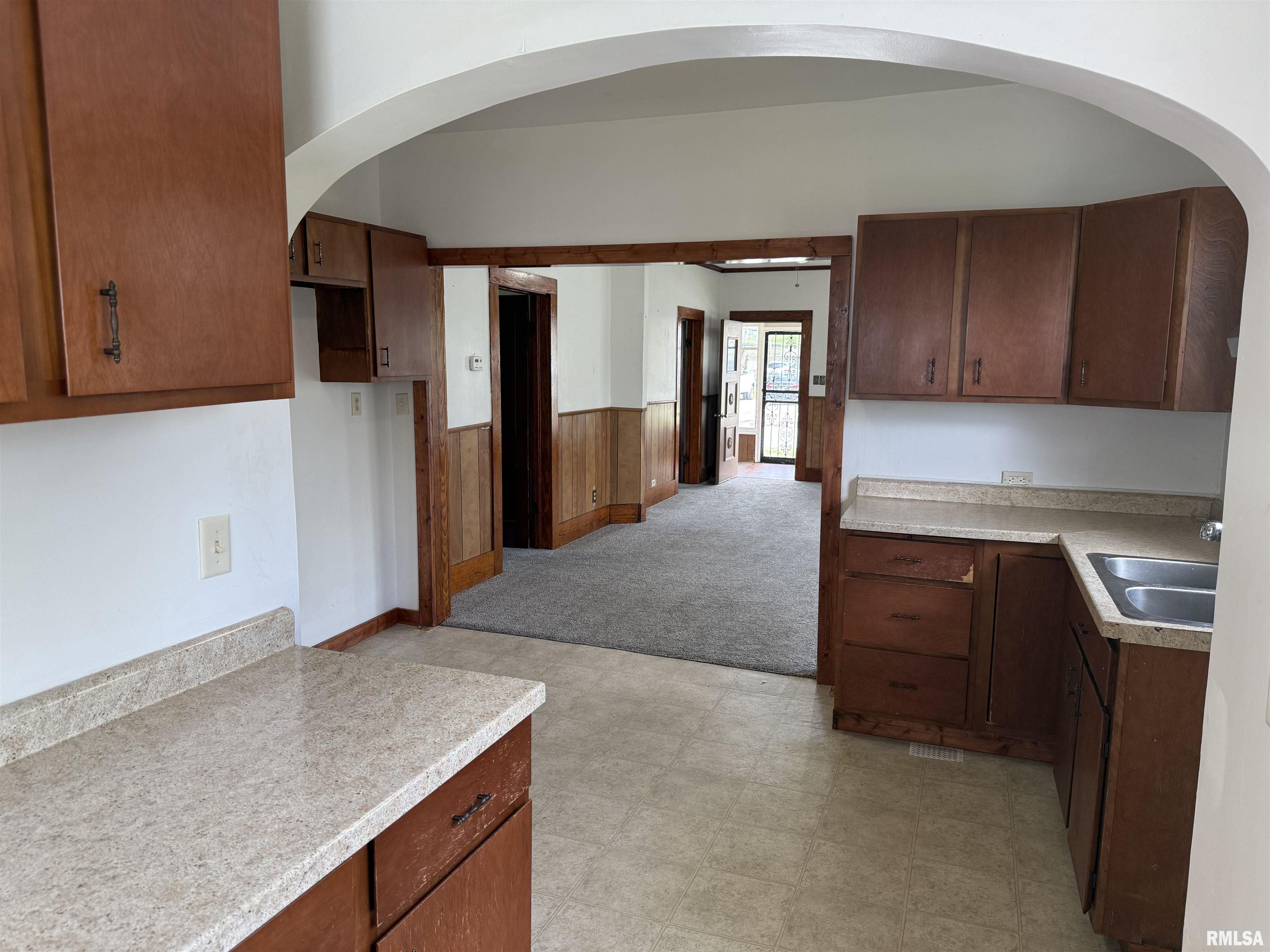 531 N Bush Avenue, Hurst, Illinois image 9