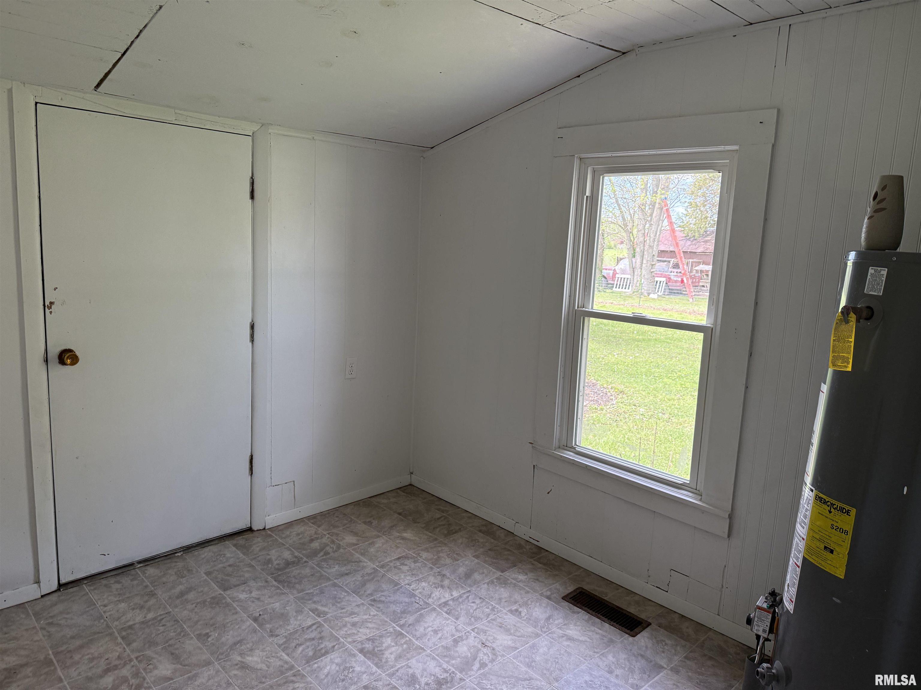 531 N Bush Avenue, Hurst, Illinois image 15
