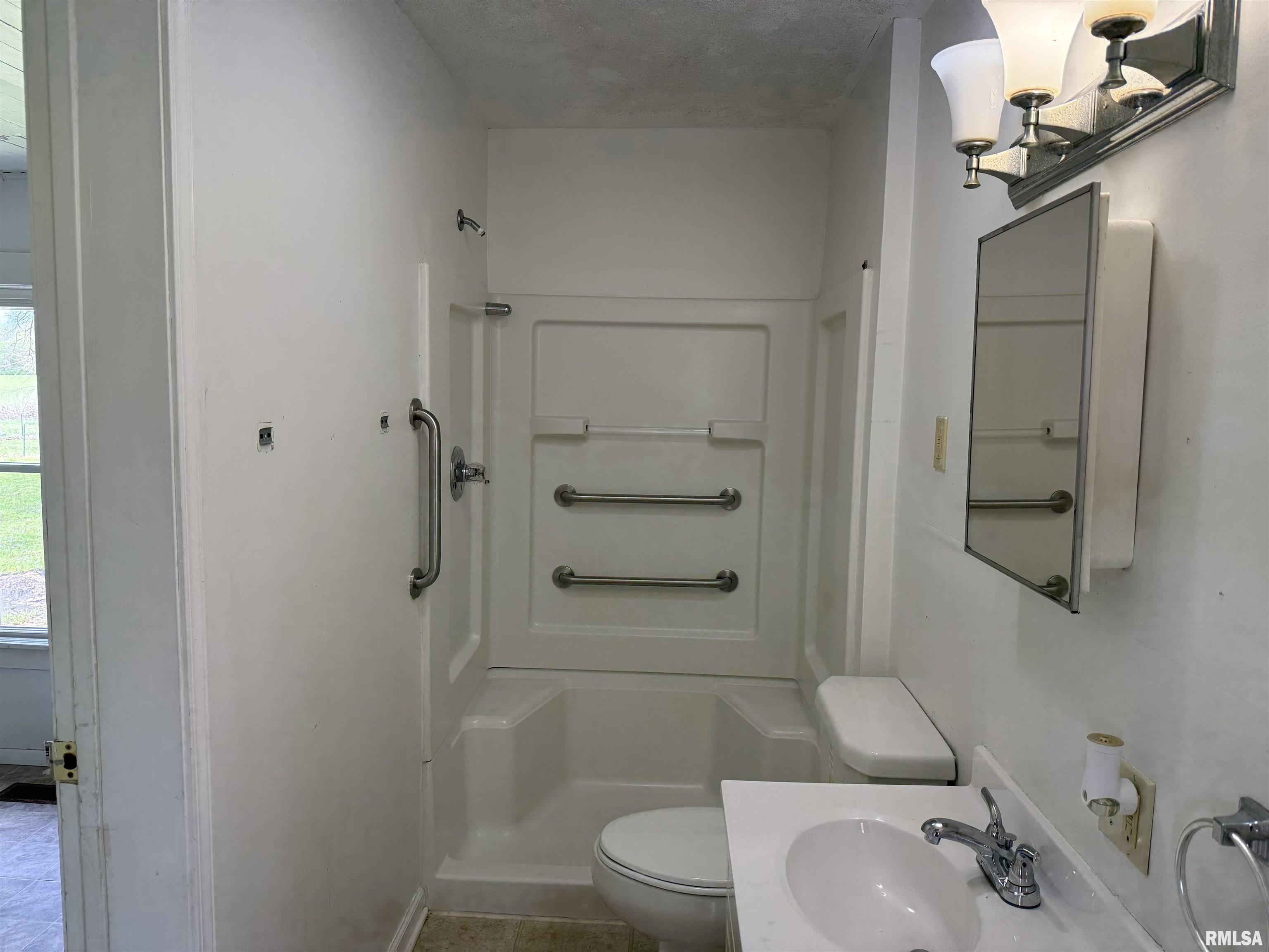 531 N Bush Avenue, Hurst, Illinois image 14