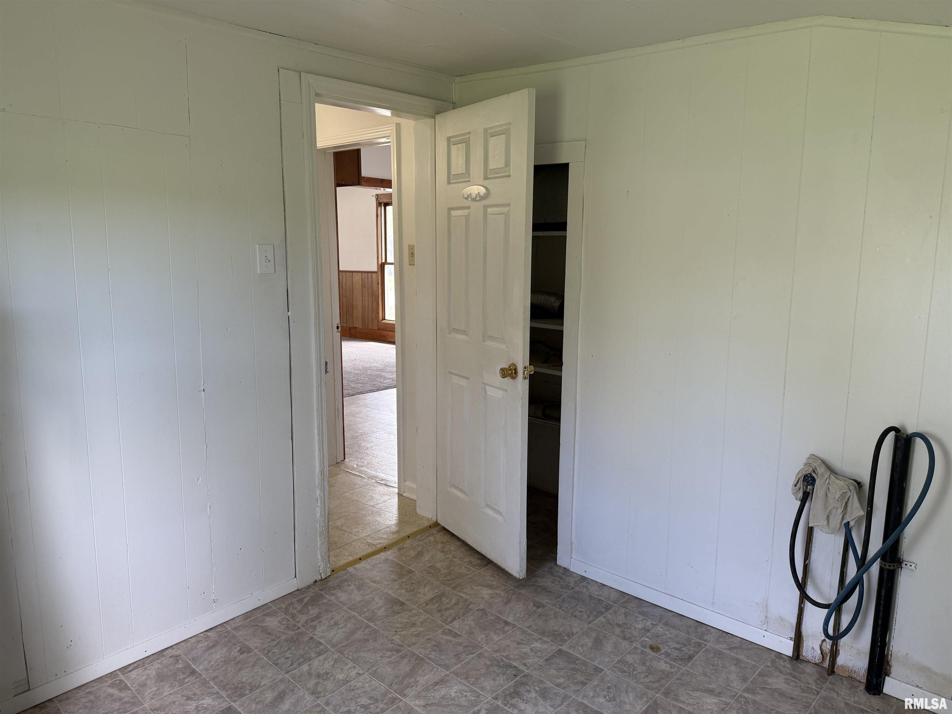 531 N Bush Avenue, Hurst, Illinois image 17