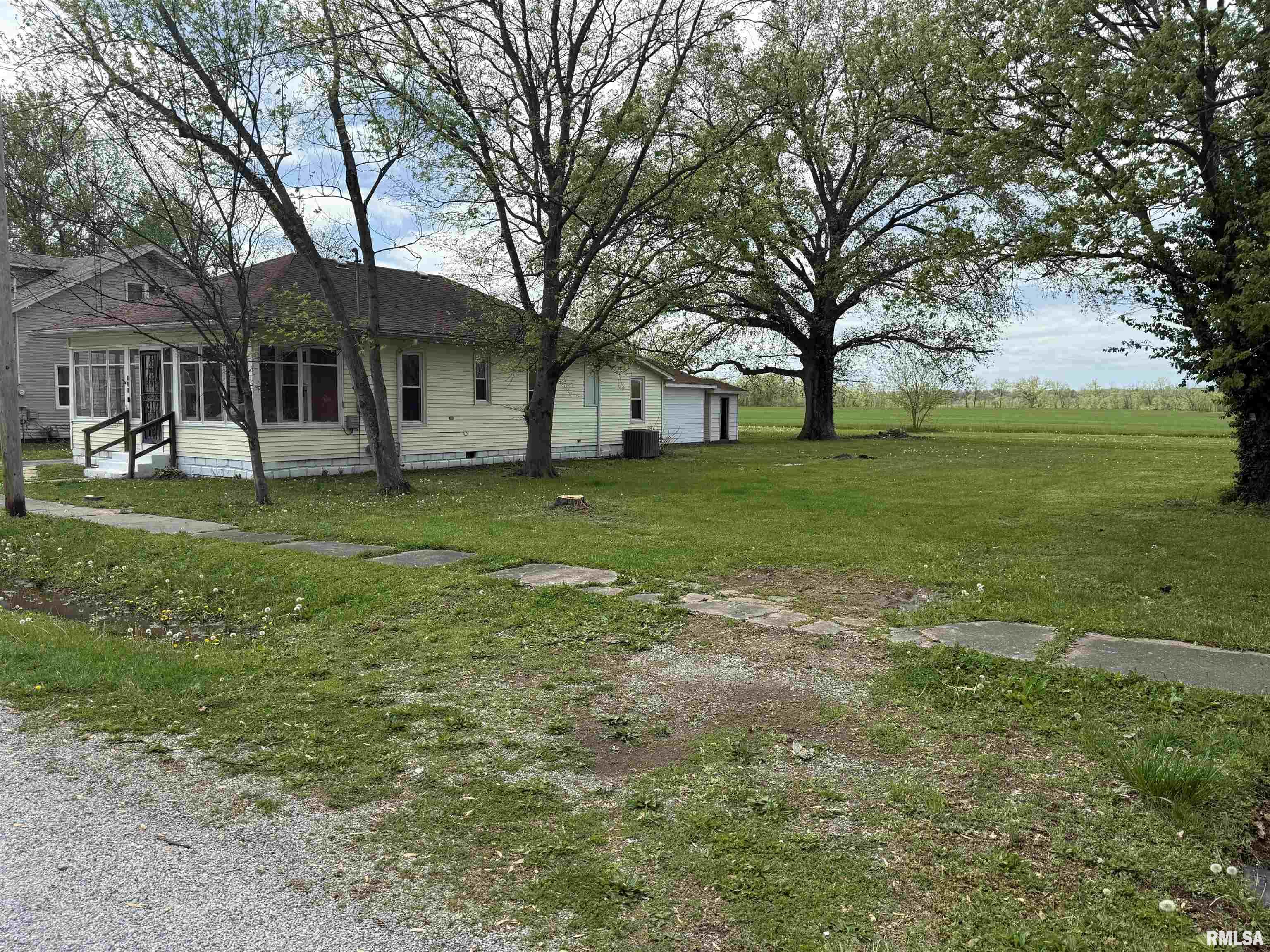 531 N Bush Avenue, Hurst, Illinois image 4