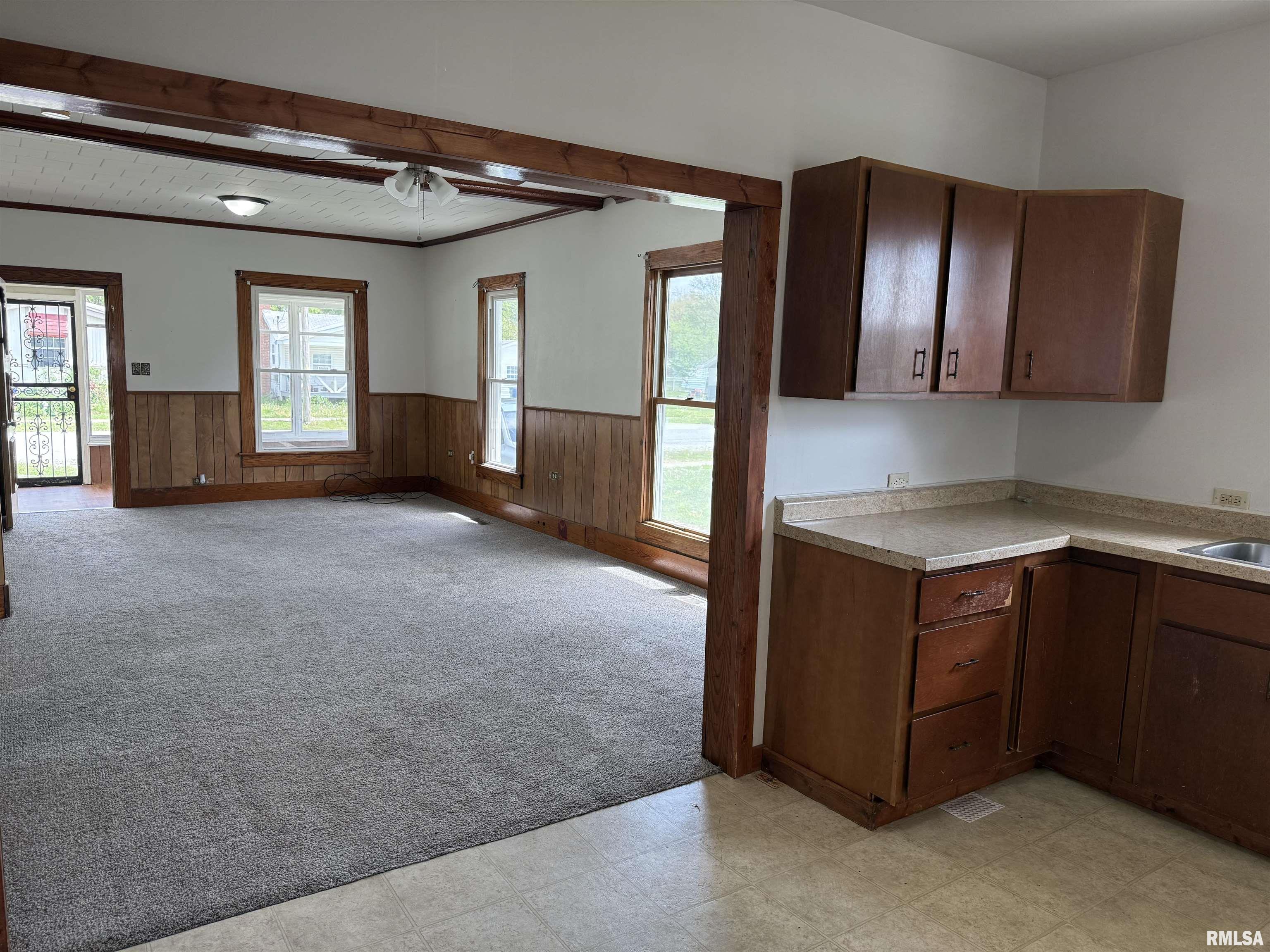 531 N Bush Avenue, Hurst, Illinois image 8