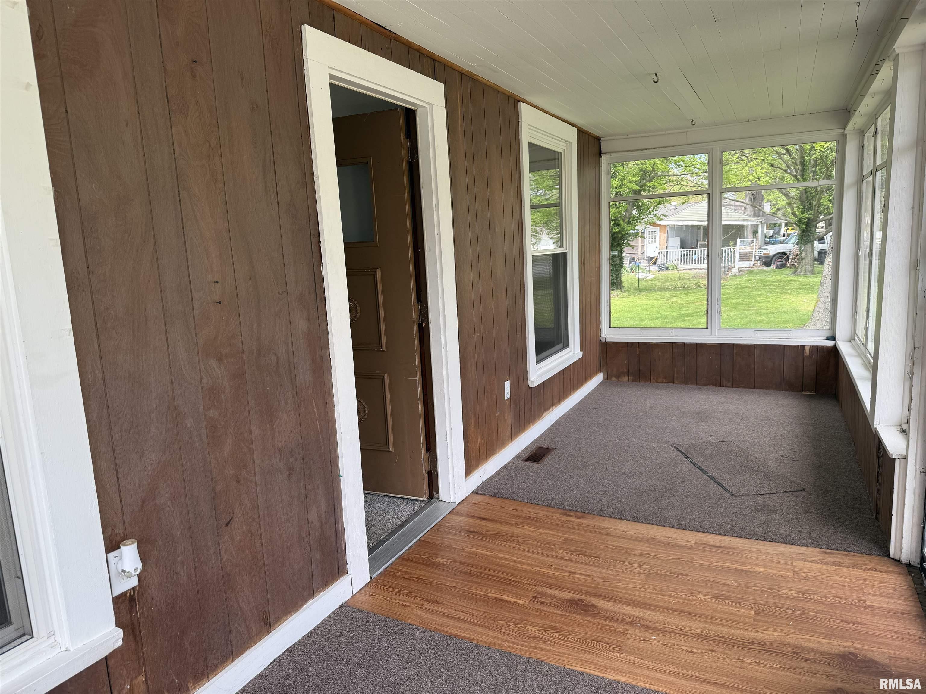 531 N Bush Avenue, Hurst, Illinois image 19