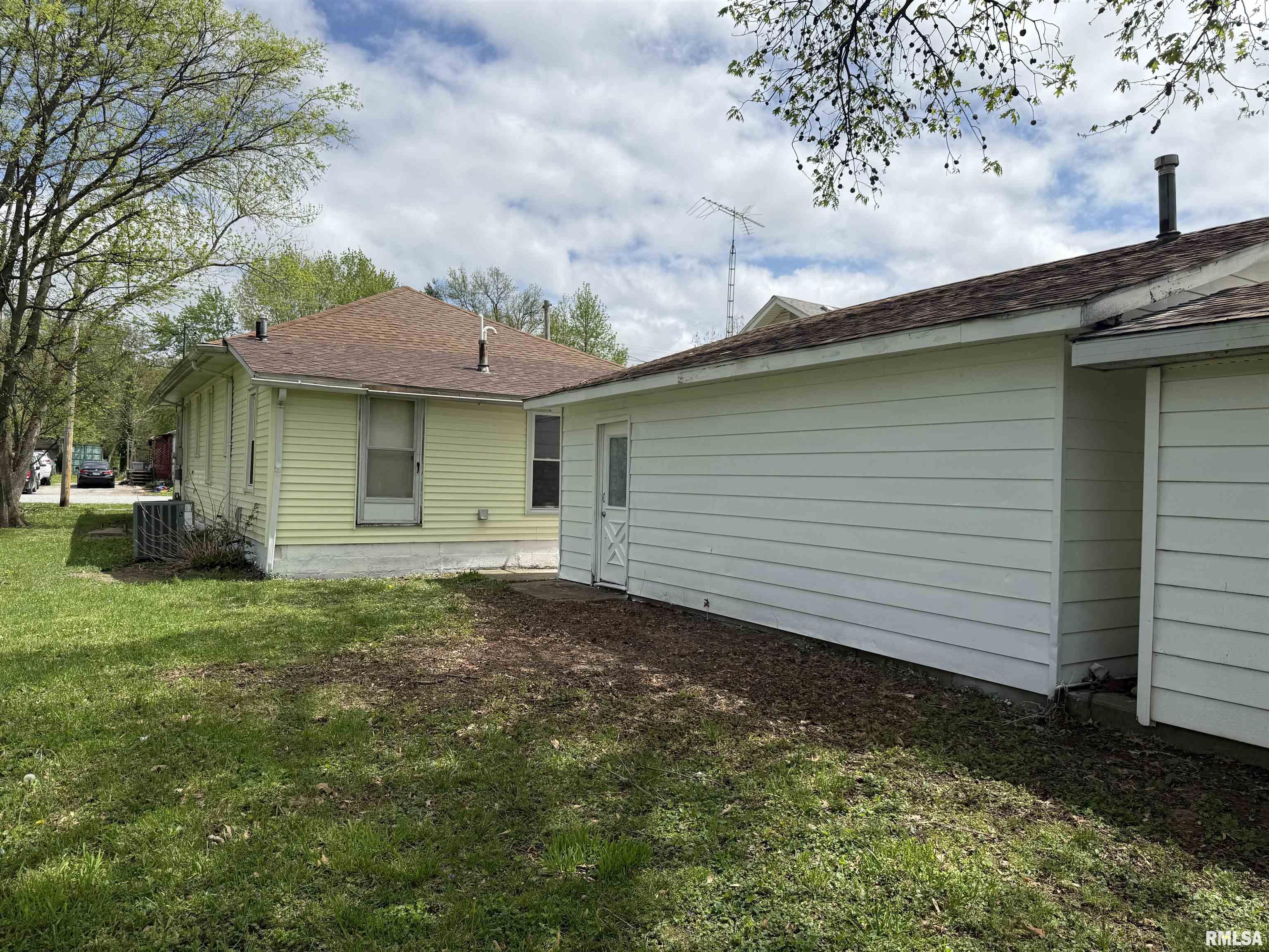 531 N Bush Avenue, Hurst, Illinois image 21