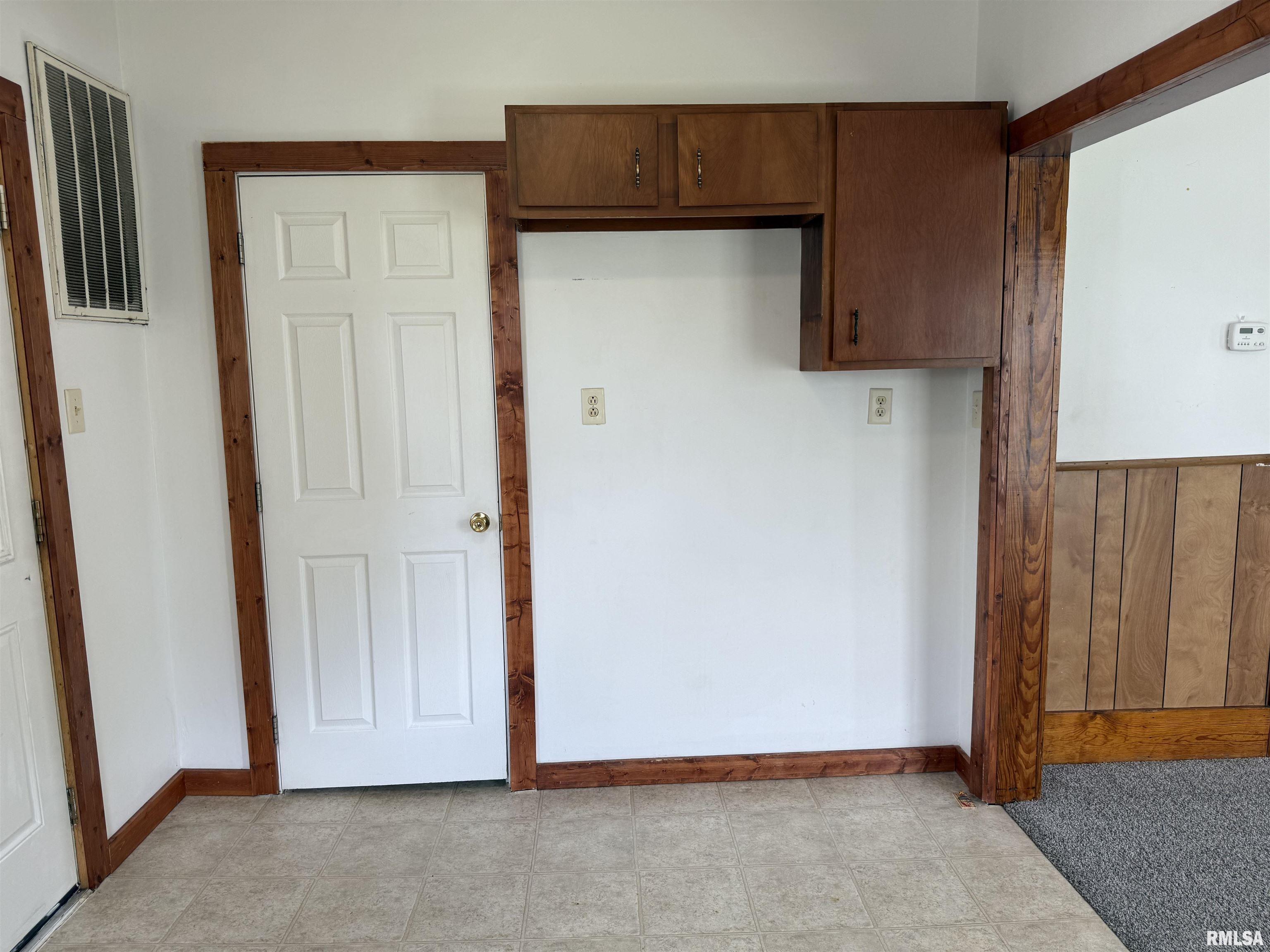 531 N Bush Avenue, Hurst, Illinois image 13