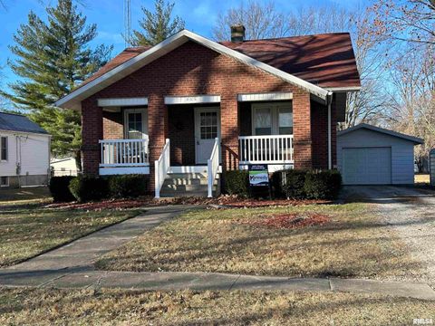 Homes For Sale - 205 S Pine Street<br/> Stonington, IL 62567