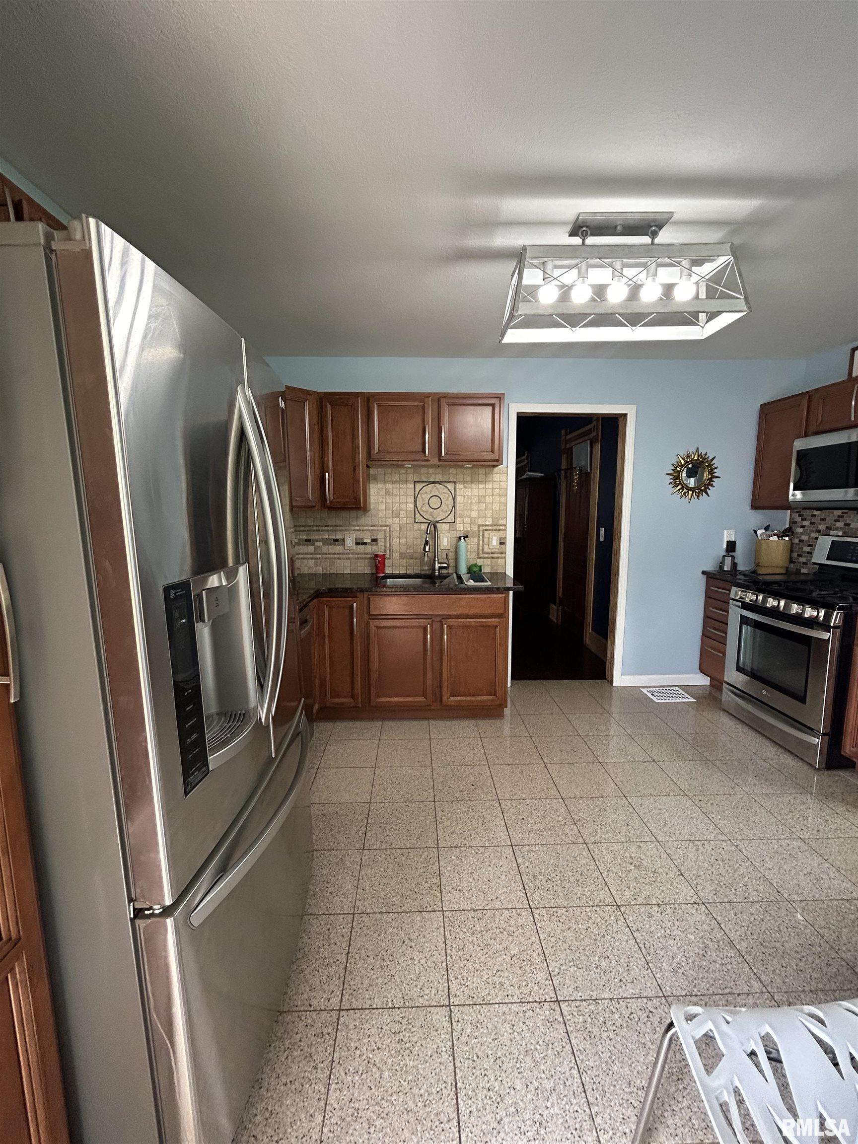 1222 N Chestnut Street, Quincy, Illinois image 4