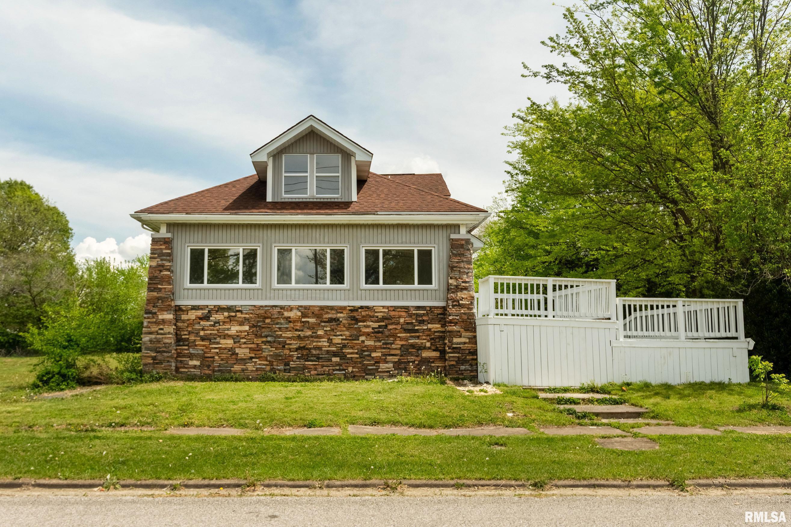 202 N Jackson Street, West Frankfort, Illinois image 2
