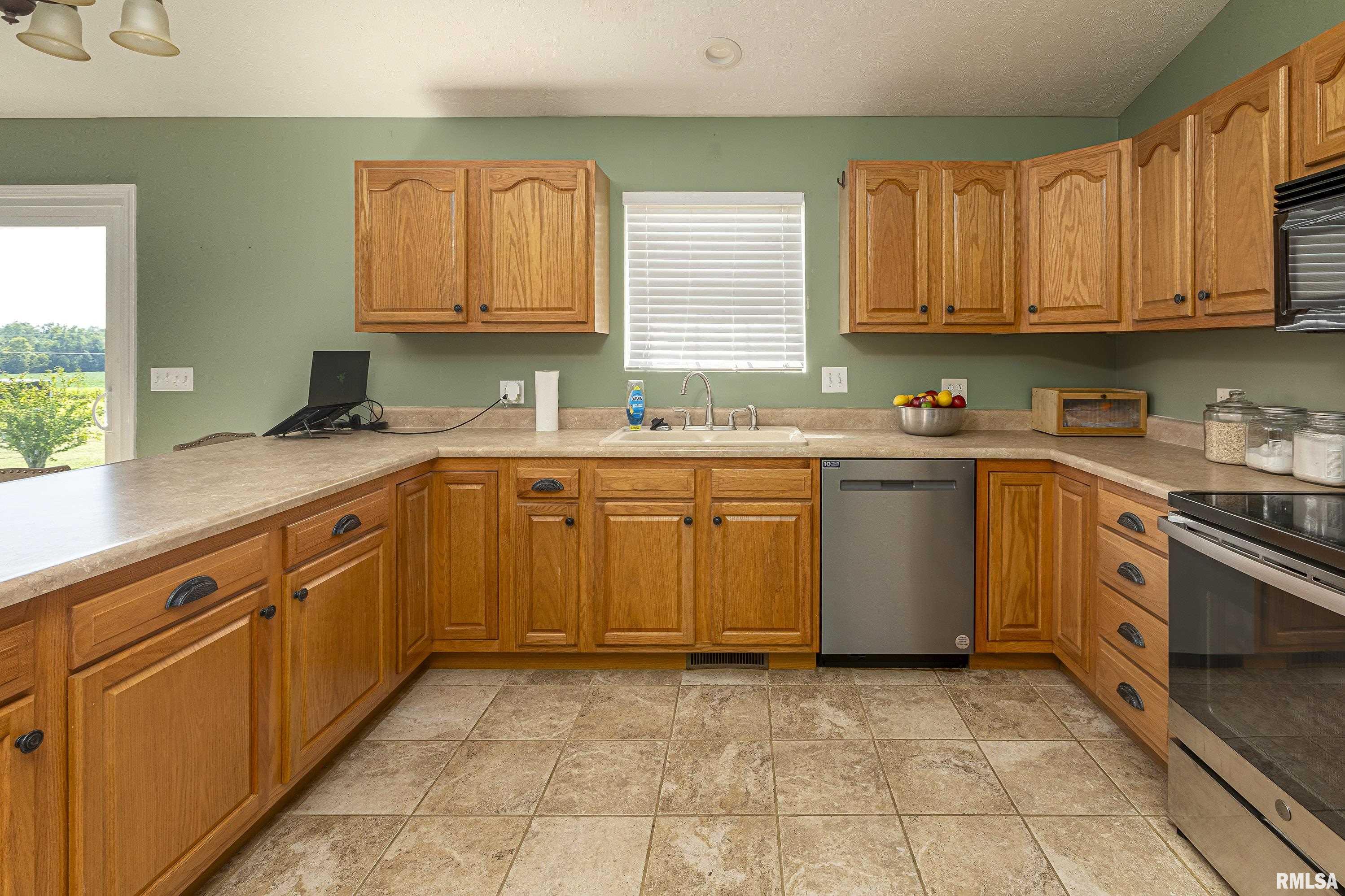 9983 Stilleys Mill Road, Marion, Illinois image 10