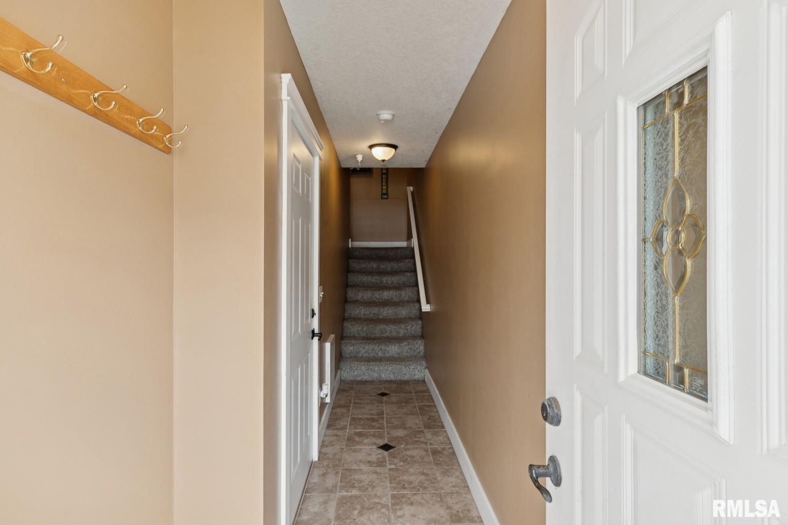 725 Cox Court, Le Claire, Iowa image 4