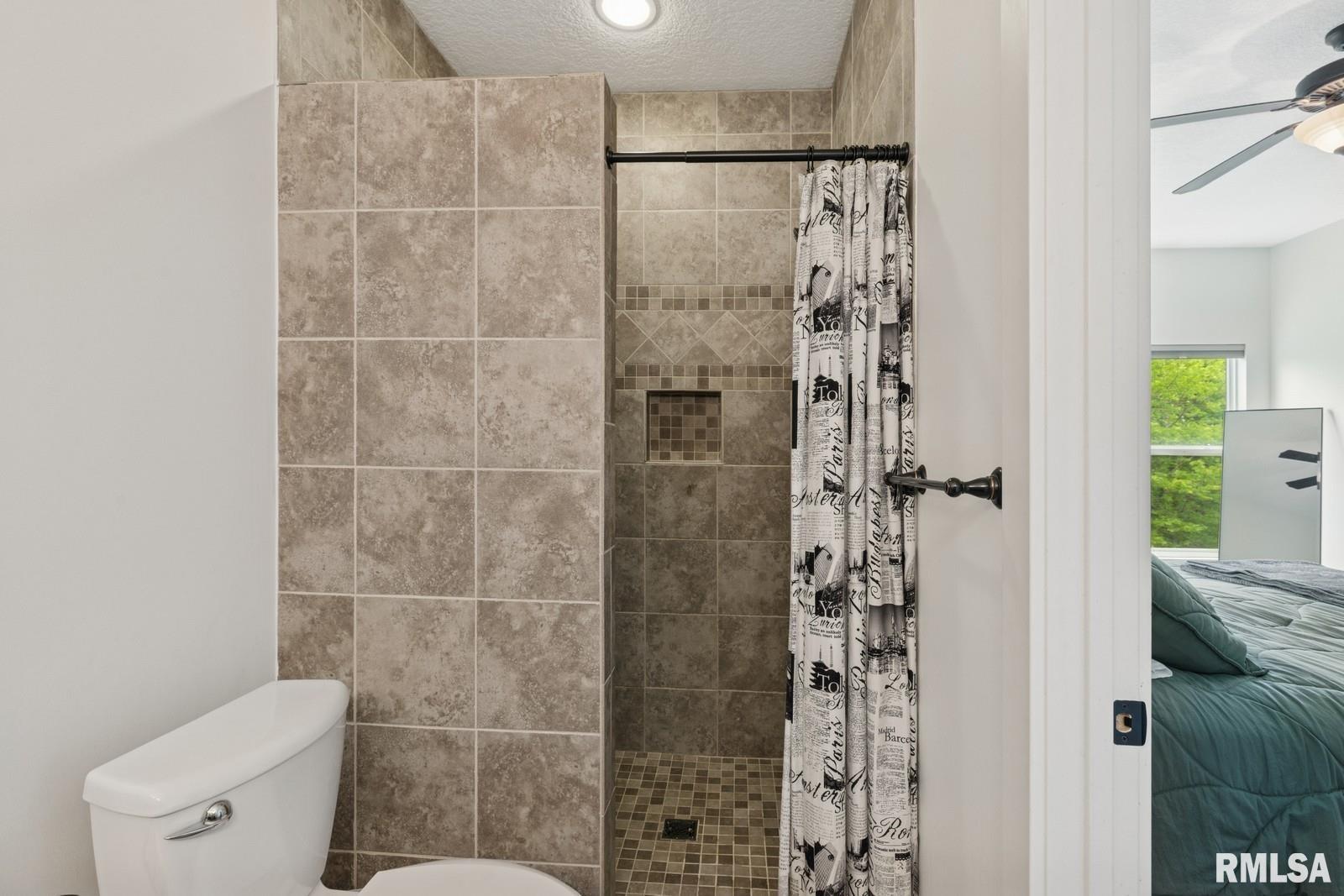 725 Cox Court, Le Claire, Iowa image 19
