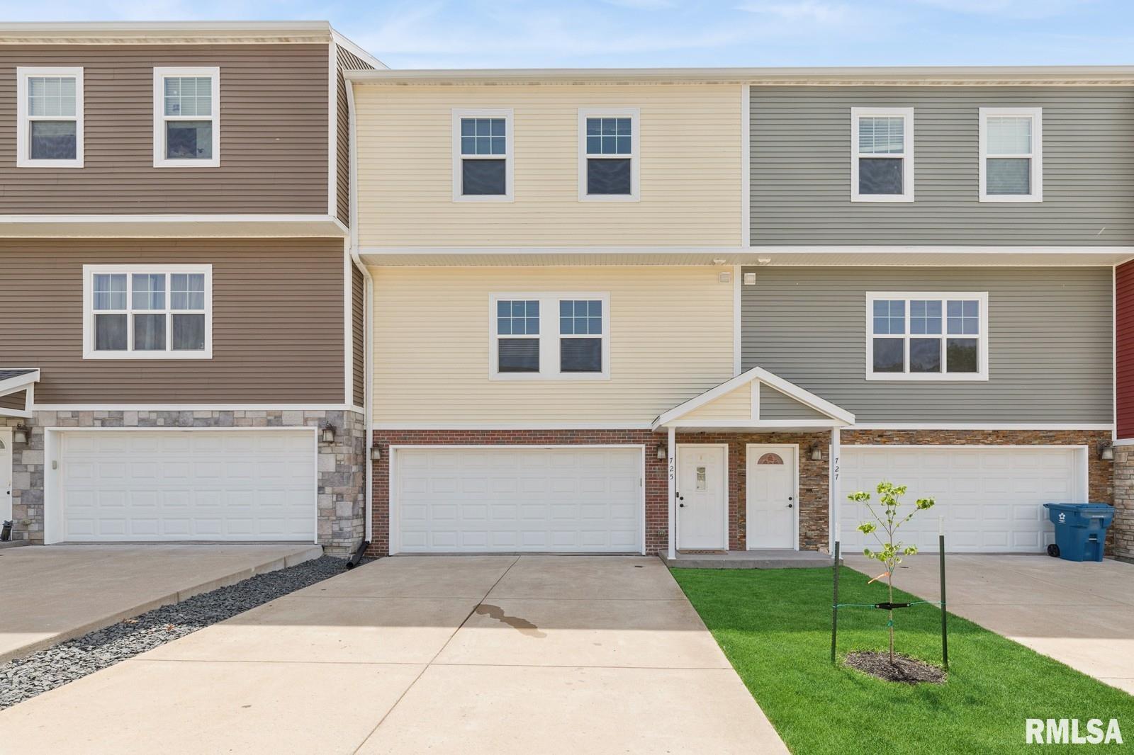 725 Cox Court, Le Claire, Iowa image 1