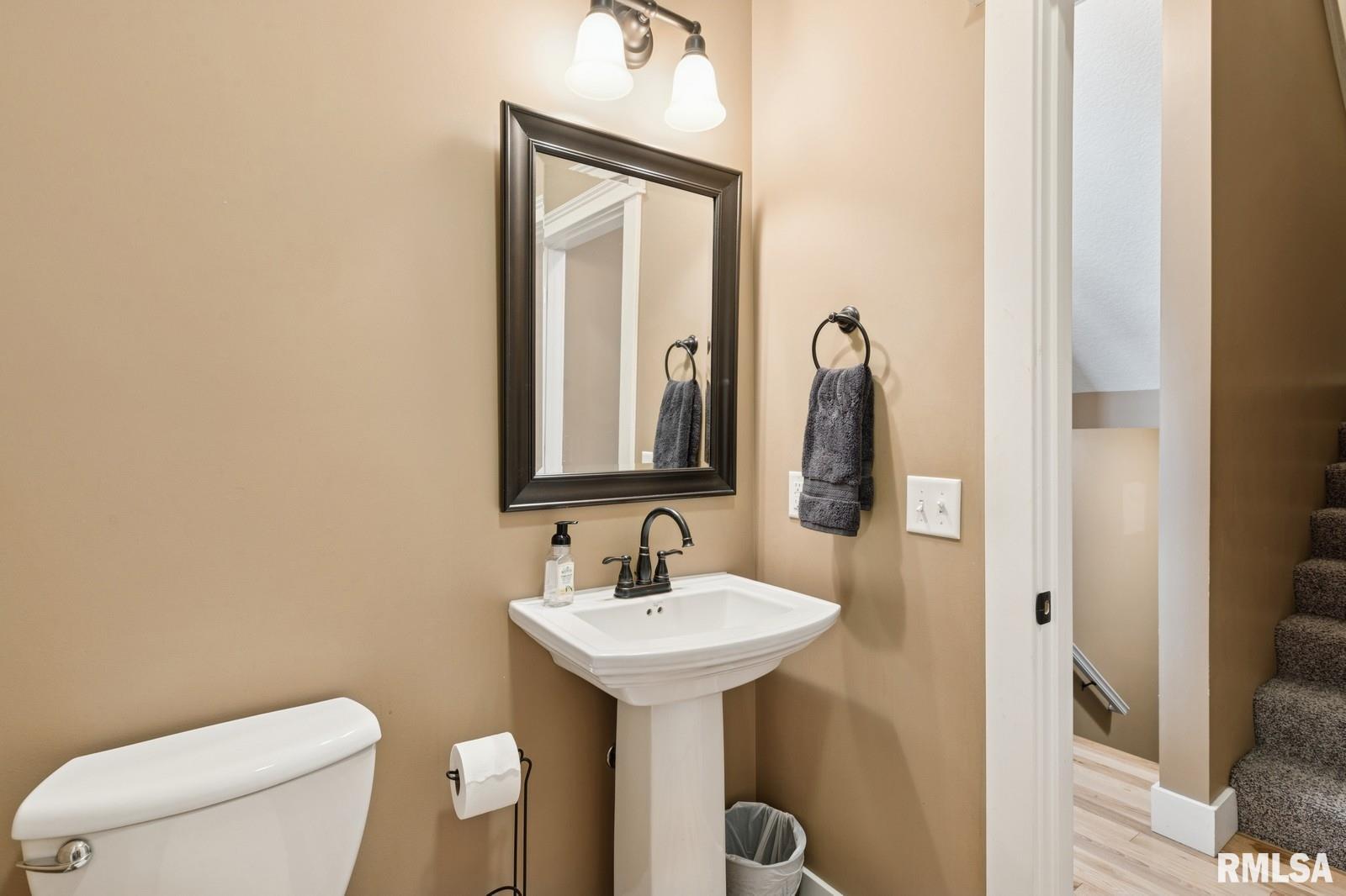 725 Cox Court, Le Claire, Iowa image 13