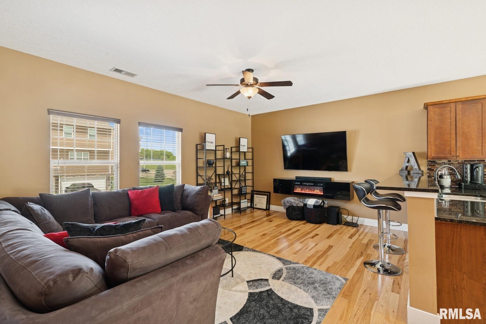 725 Cox Court, Le Claire, Iowa image 5