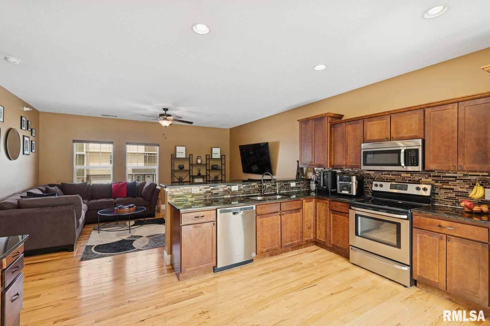 725 Cox Court, Le Claire, Iowa image 6