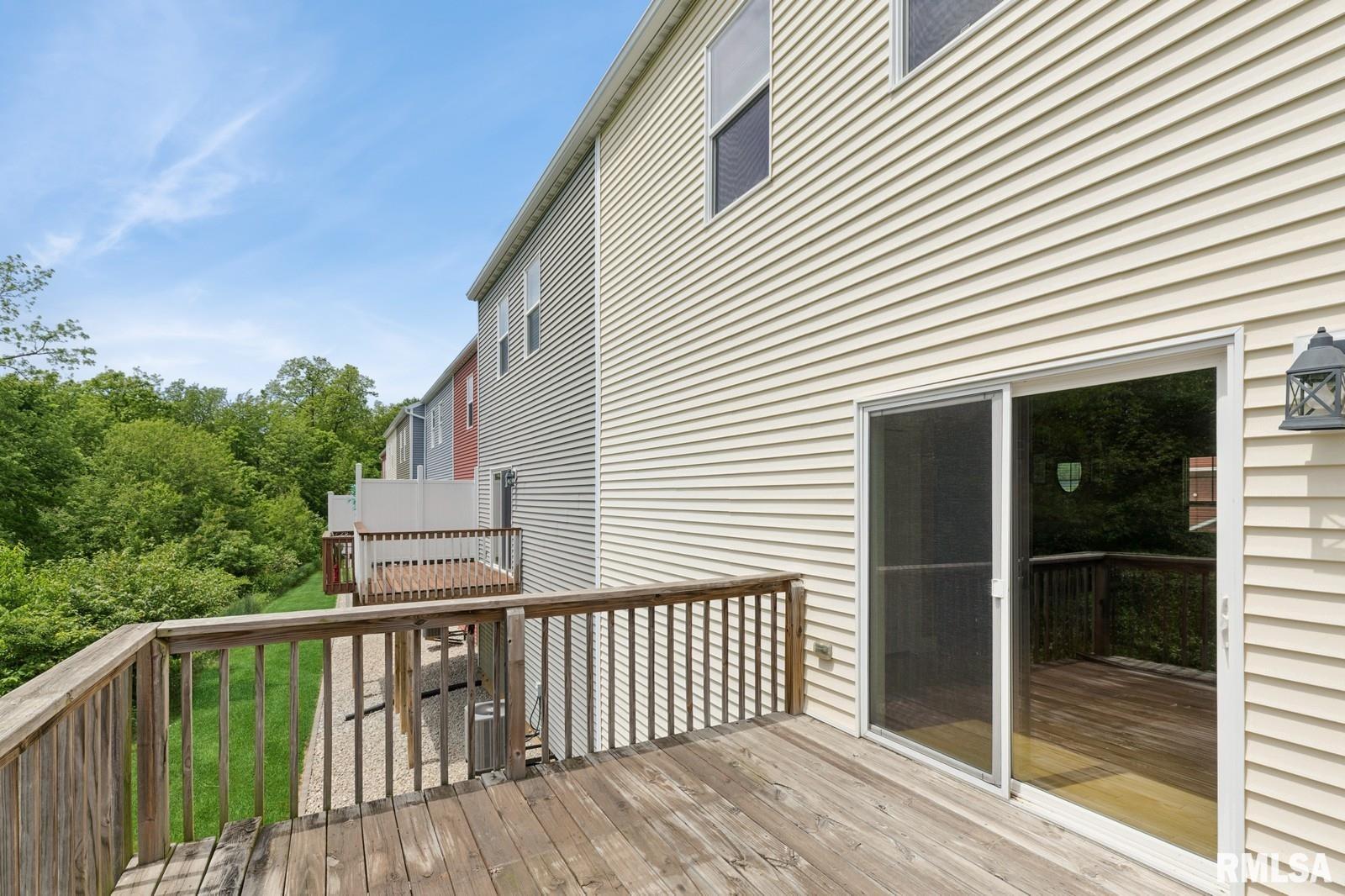 725 Cox Court, Le Claire, Iowa image 2