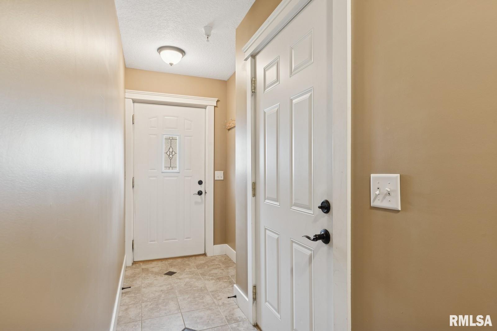 725 Cox Court, Le Claire, Iowa image 3
