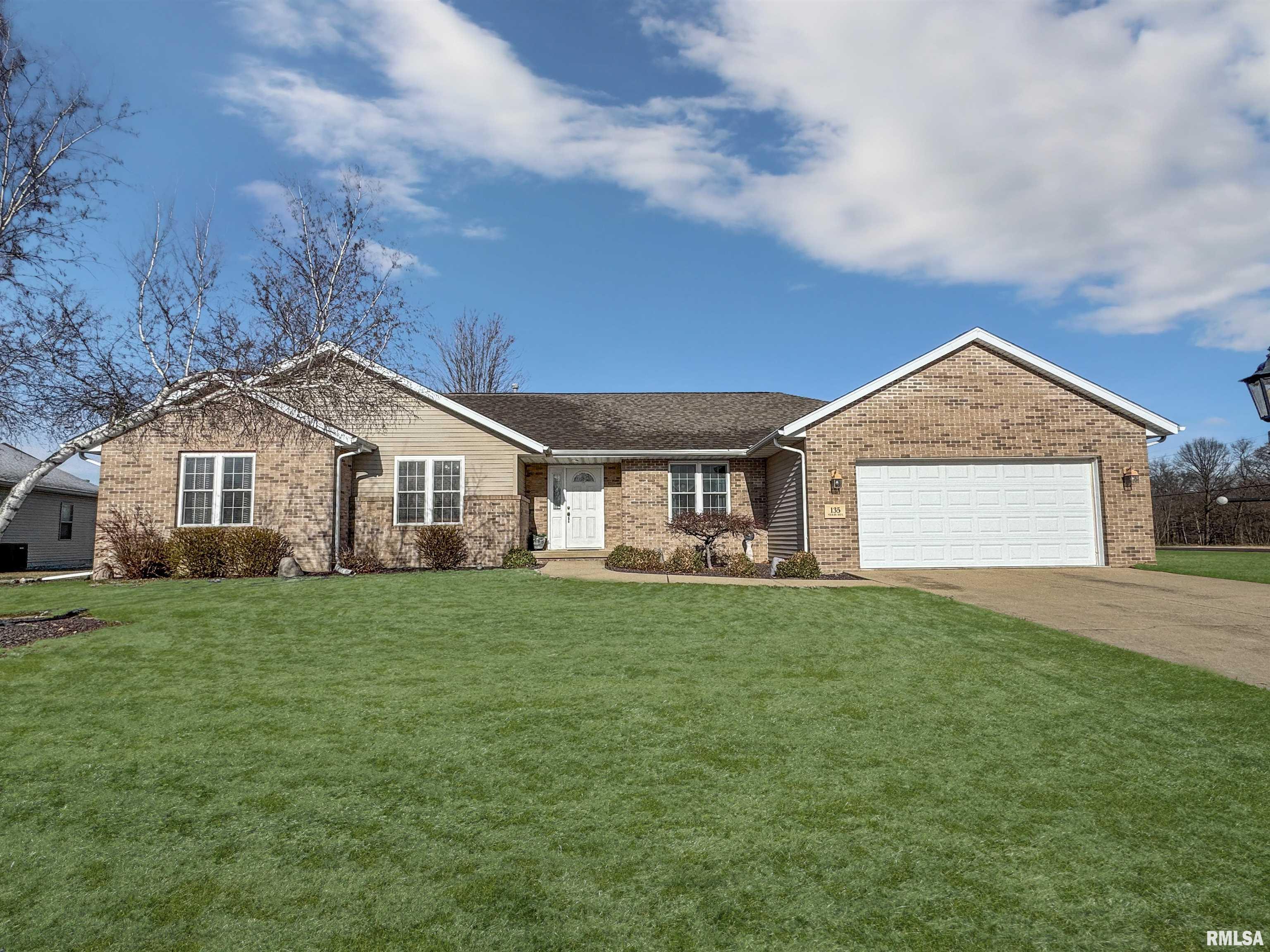 135 Wildlife Drive, Morton, Illinois image 1