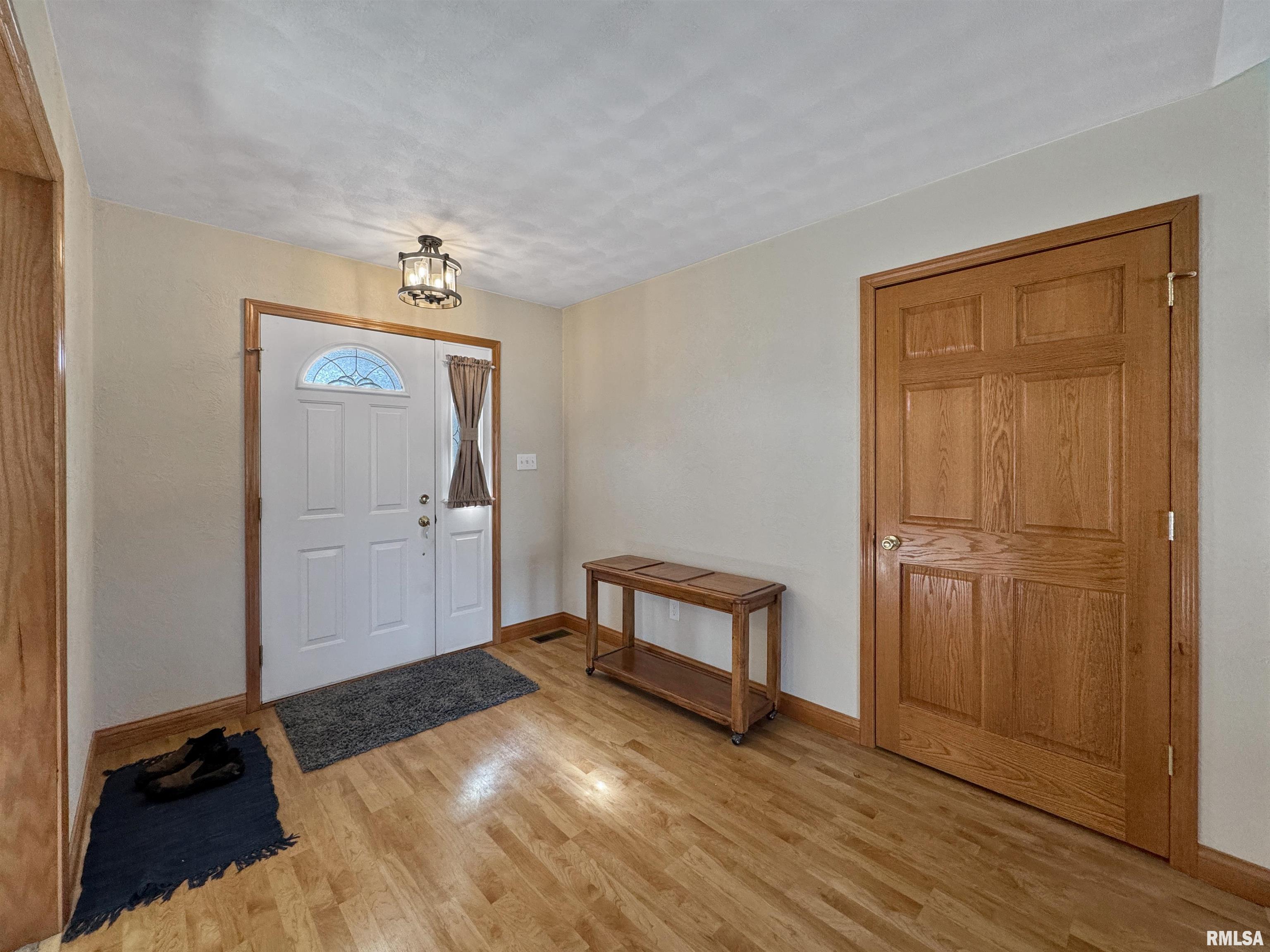 135 Wildlife Drive, Morton, Illinois image 4