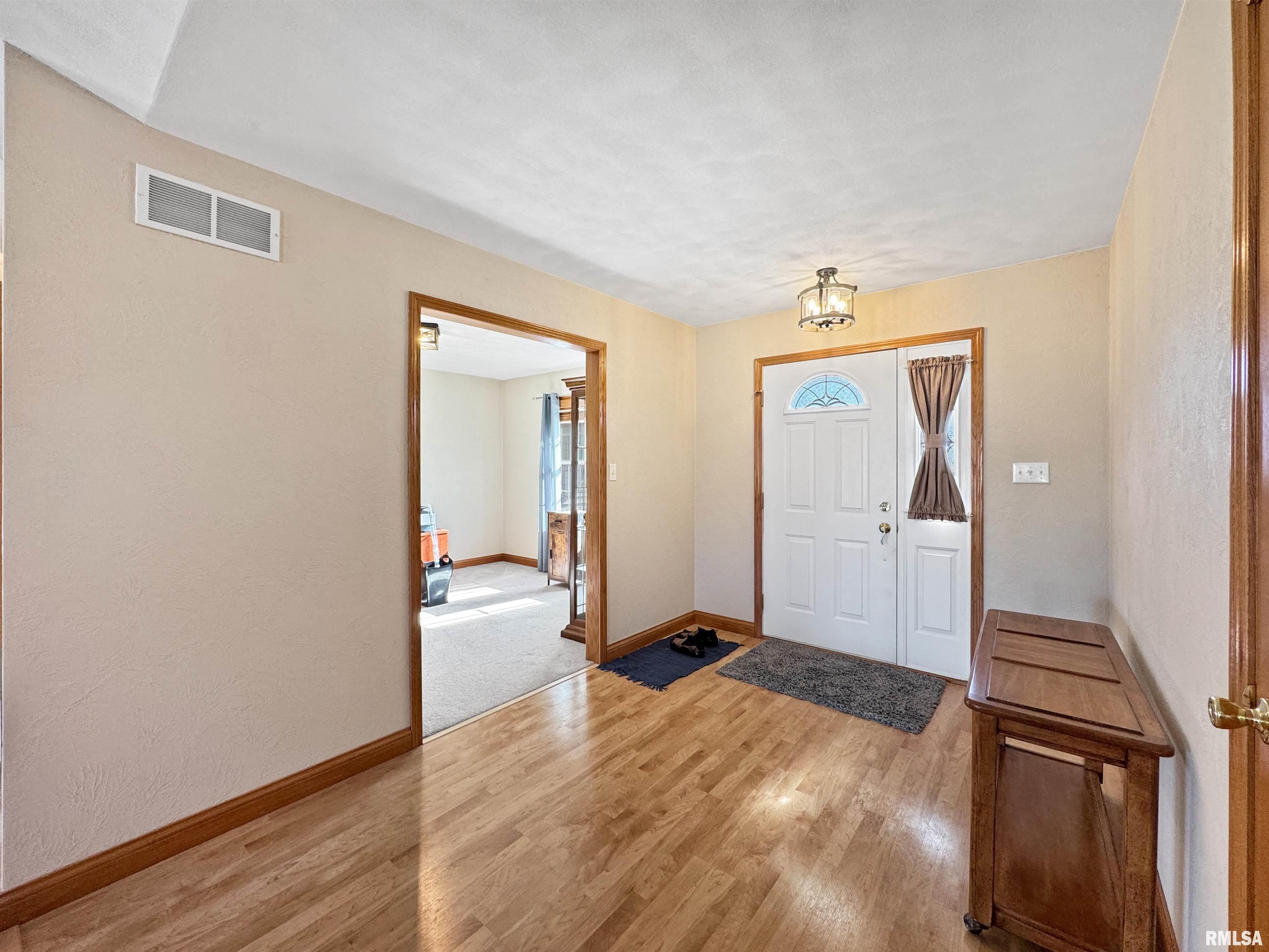 135 Wildlife Drive, Morton, Illinois image 5