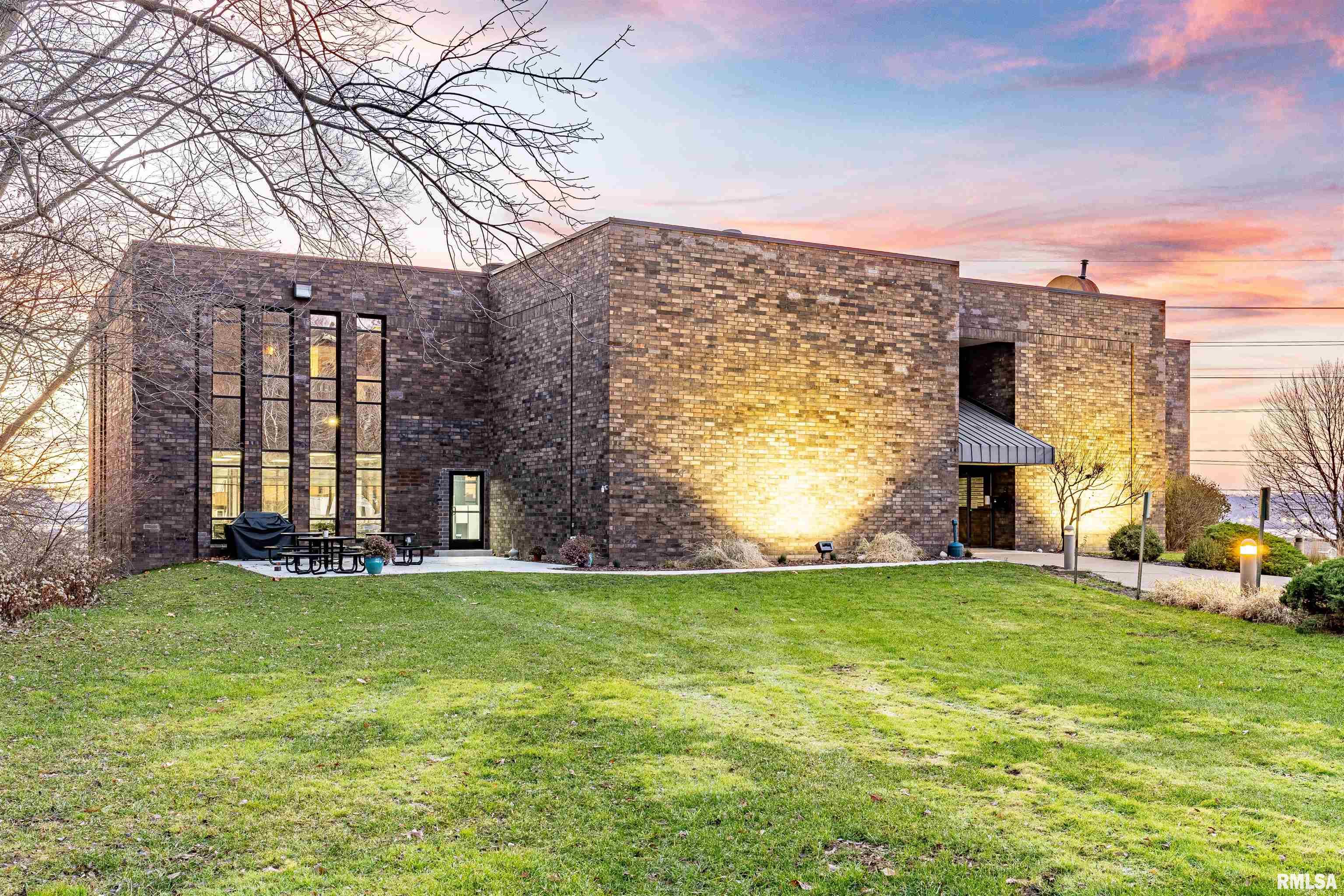 Photo 1 of 23 — 2400 N MAIN Street G, East Peoria, IL 61611
