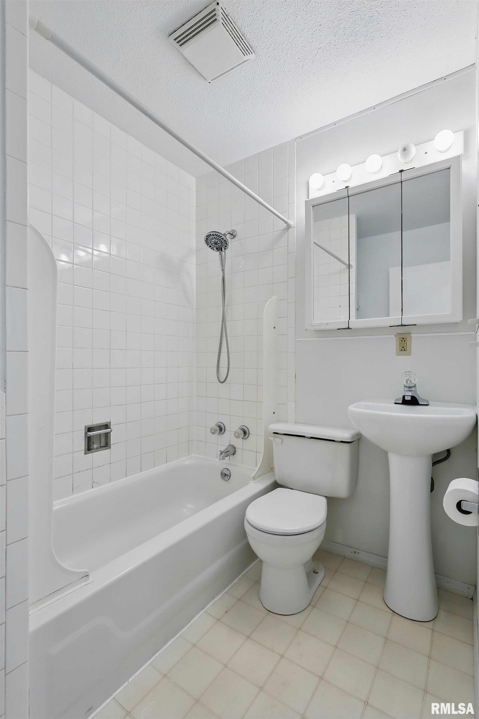 2506 W 59th Street, Davenport, Iowa image 12