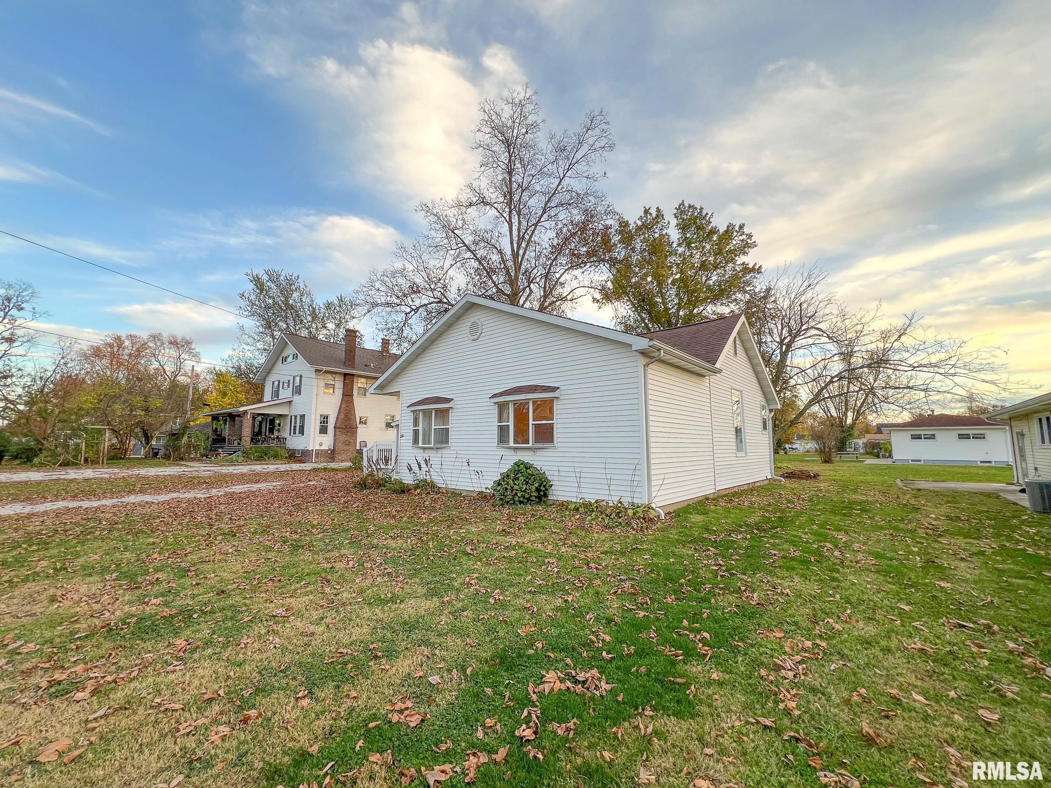 409 E 2nd South Street, Carlinville, Illinois image 1