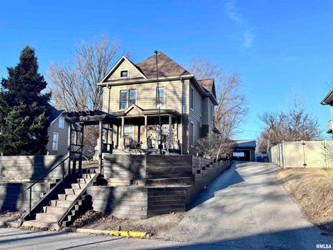 Homes For Sale - 648 S Randolph Street<br/> Macomb, IL 61455