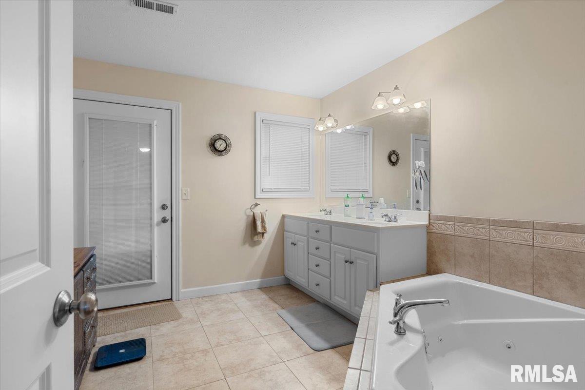 333 Linden Lane, Williamsville, Illinois image 29