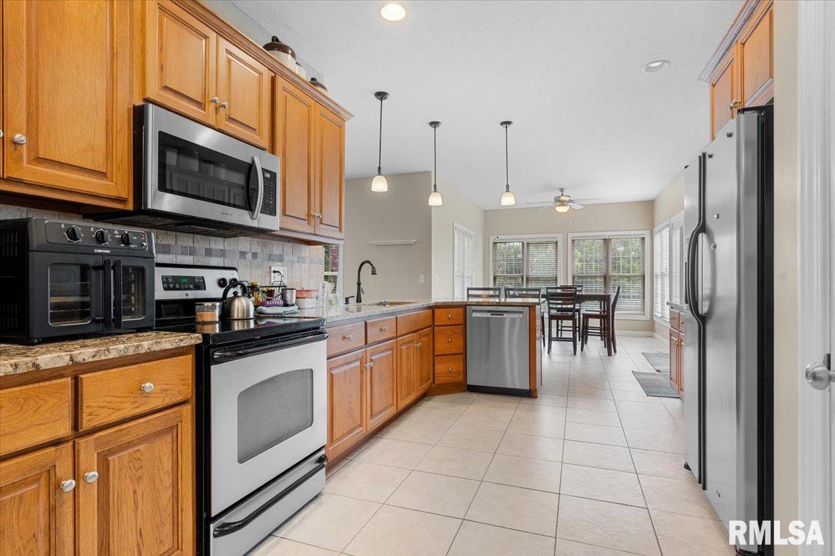 333 Linden Lane, Williamsville, Illinois image 22