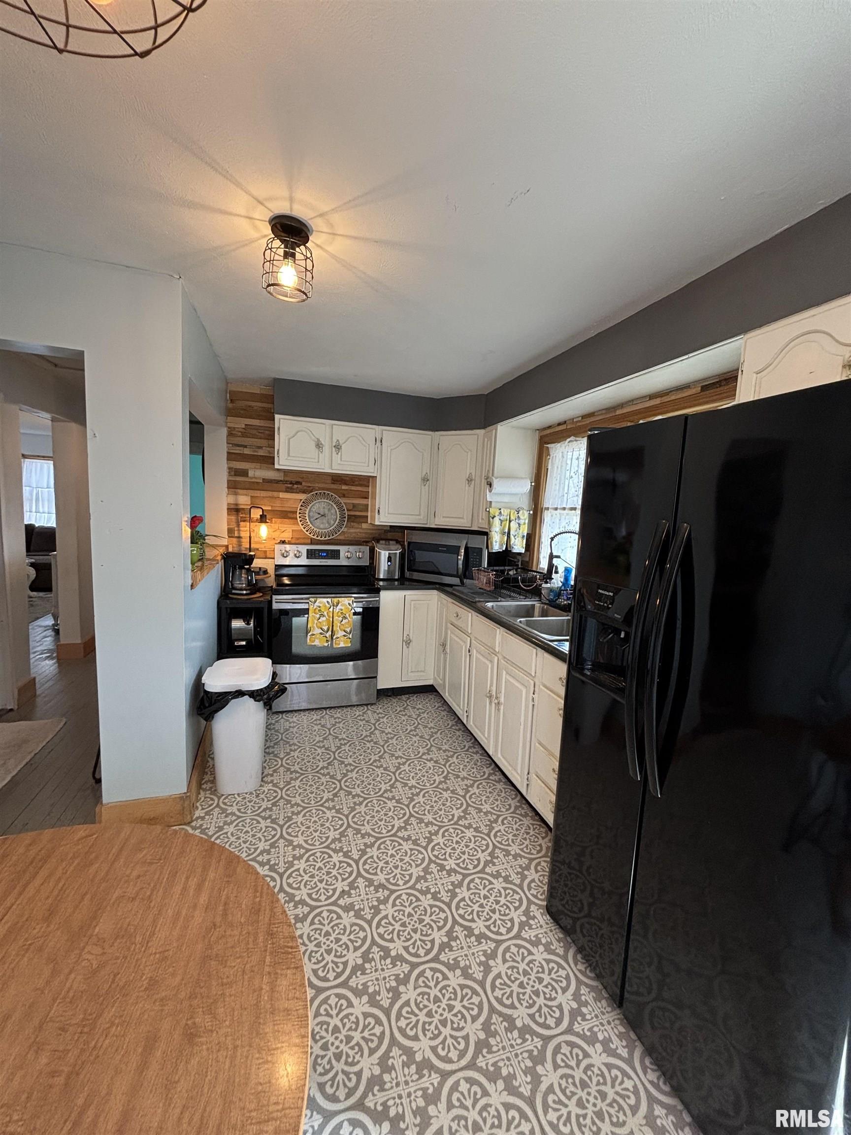 205 N Bentley Street, Marion, Illinois image 5