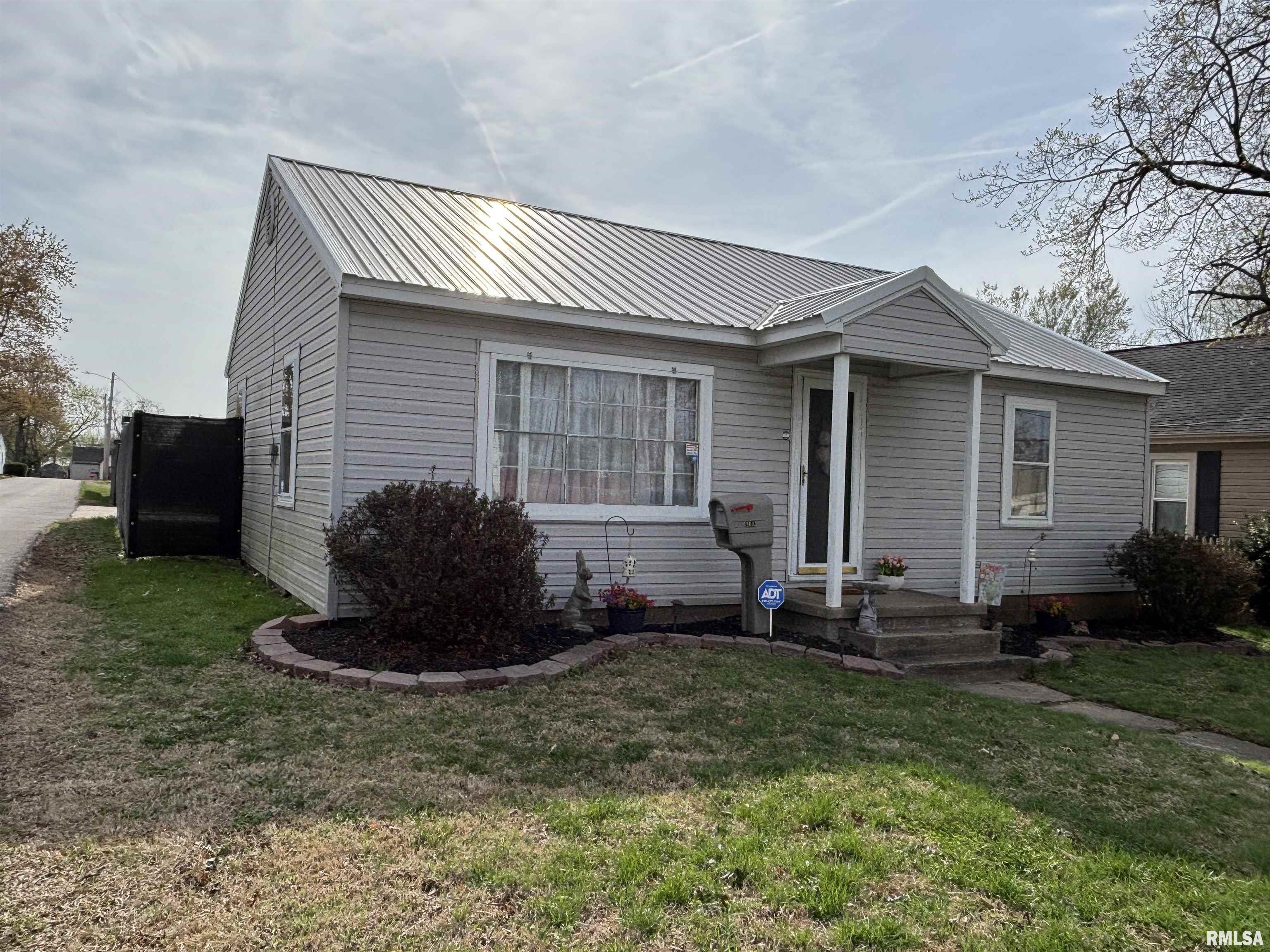 205 N Bentley Street, Marion, Illinois image 2
