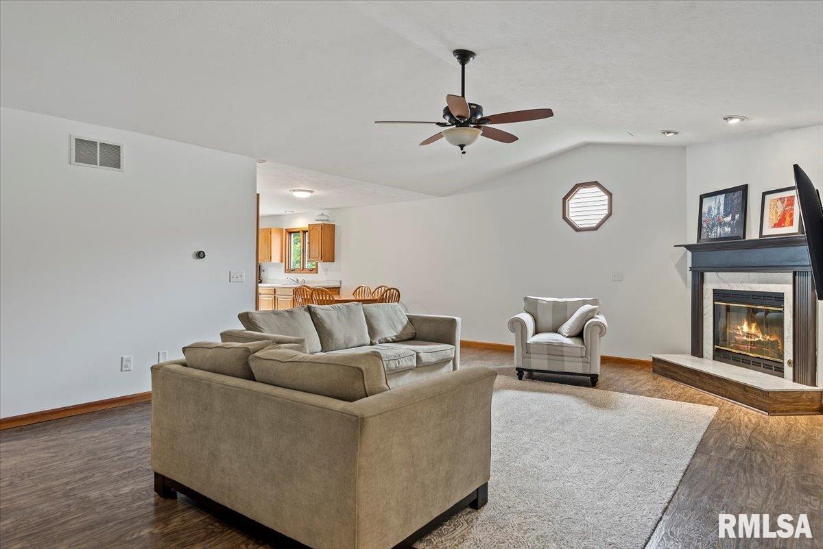 1621 Thornhill Drive, Springfield, Illinois image 3