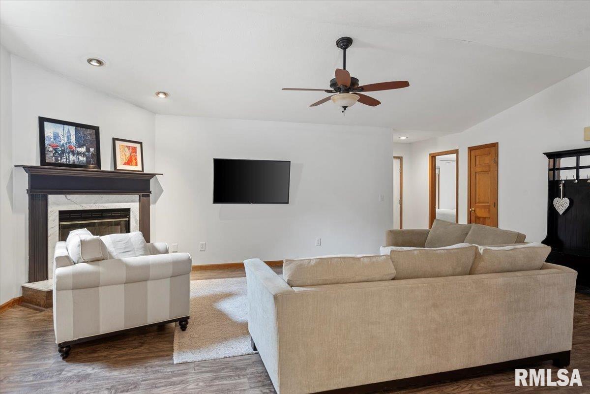 1621 Thornhill Drive, Springfield, Illinois image 5