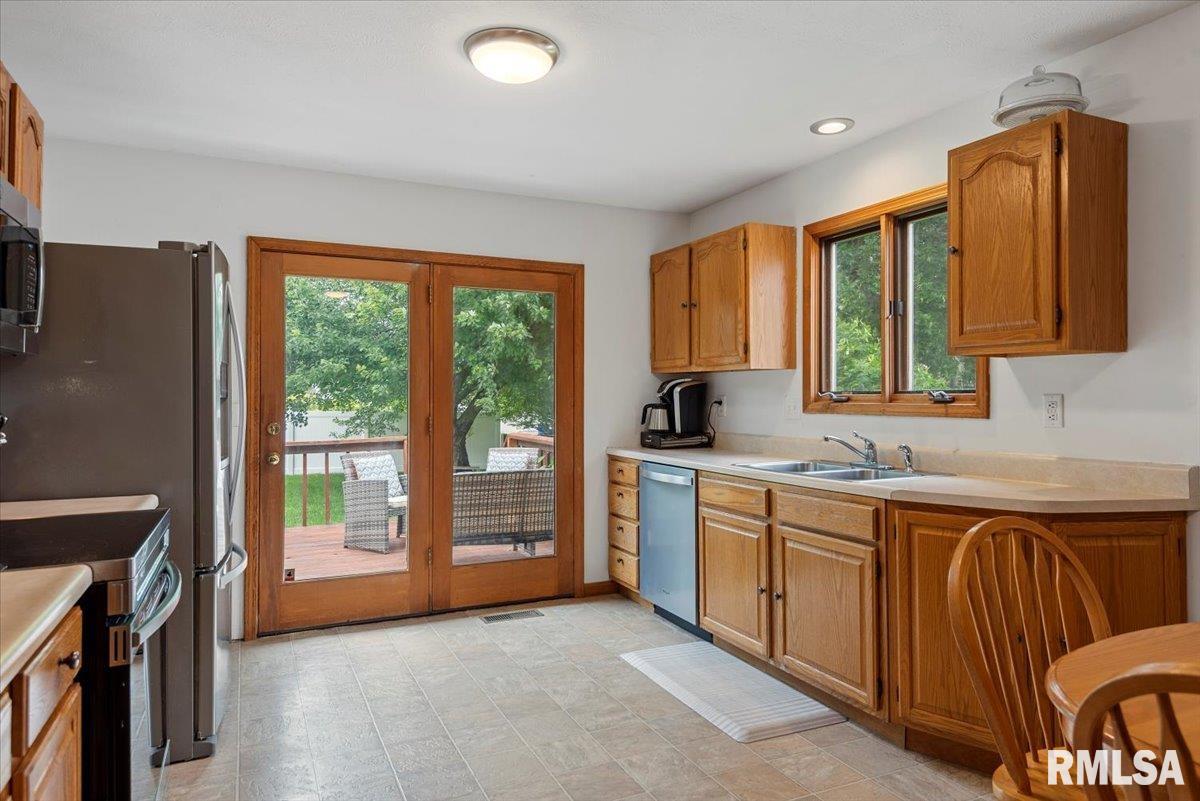 1621 Thornhill Drive, Springfield, Illinois image 9