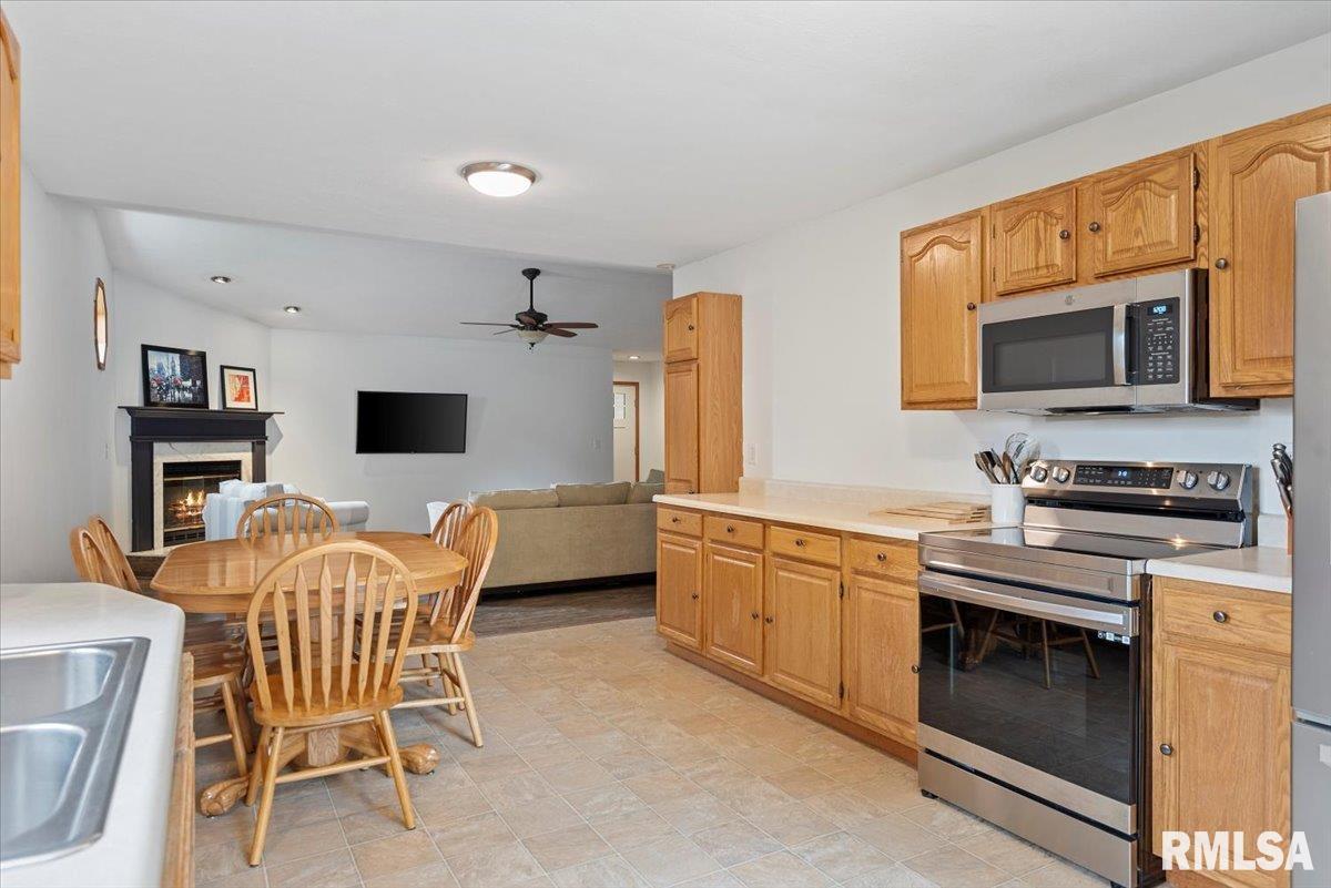 1621 Thornhill Drive, Springfield, Illinois image 11