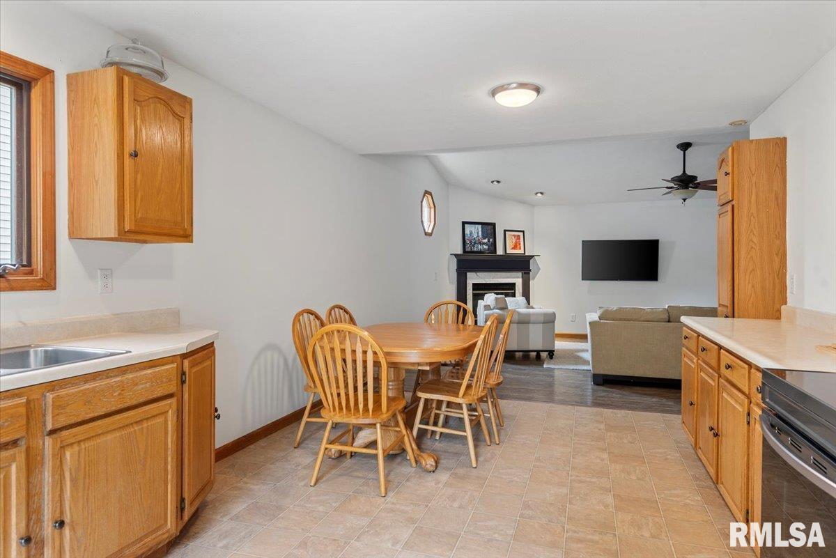 1621 Thornhill Drive, Springfield, Illinois image 10