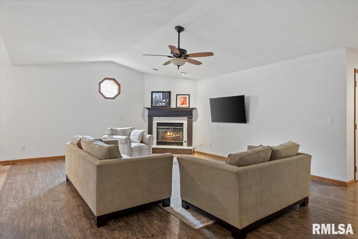1621 Thornhill Drive, Springfield, Illinois image 4