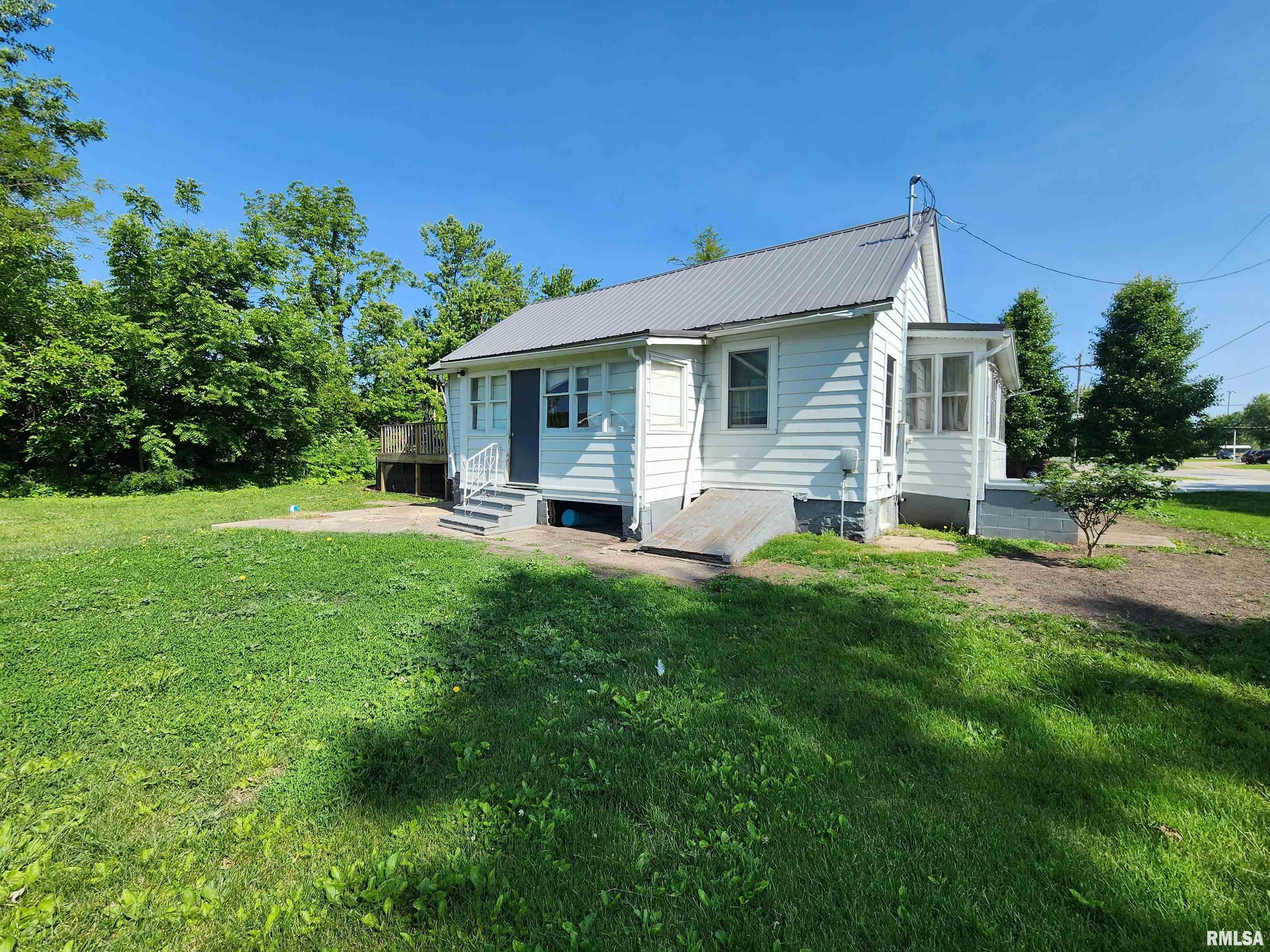 102 S F Street, La Harpe, Illinois image 2